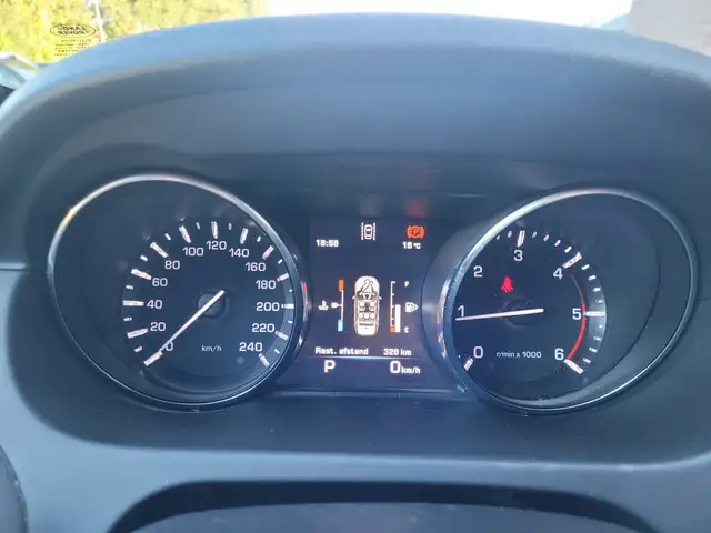 Land Rover Discovery Sport view 7