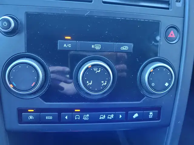 Land Rover Discovery Sport view 12