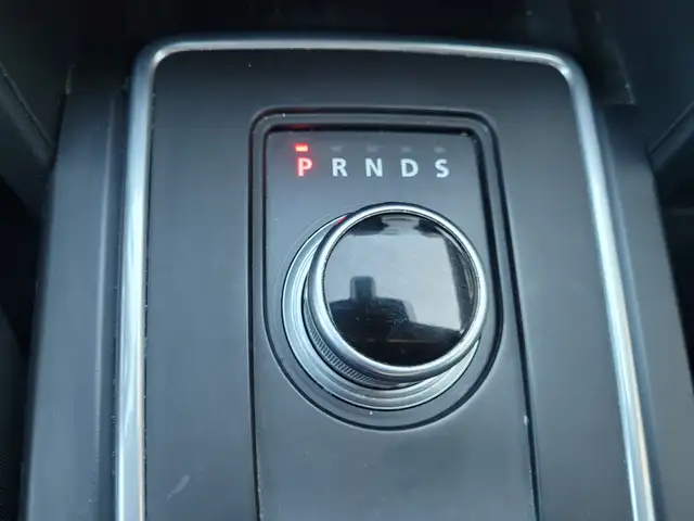 Land Rover Discovery Sport view 13