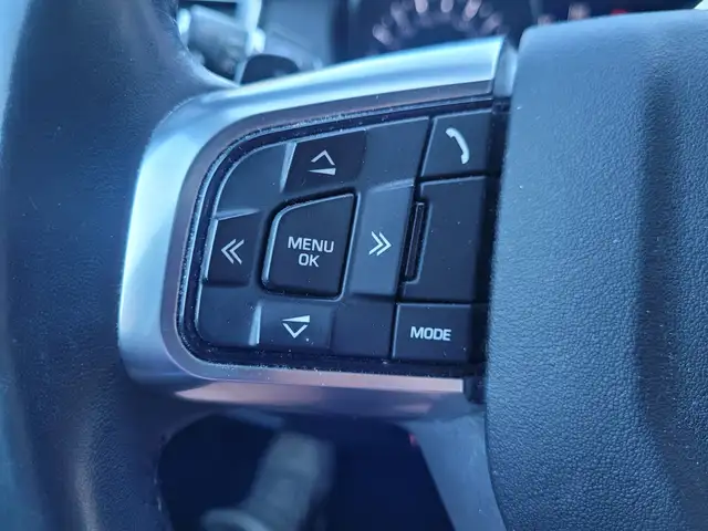Land Rover Discovery Sport view 15