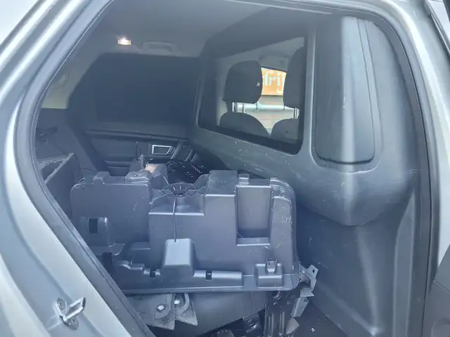 Land Rover Discovery Sport view 28