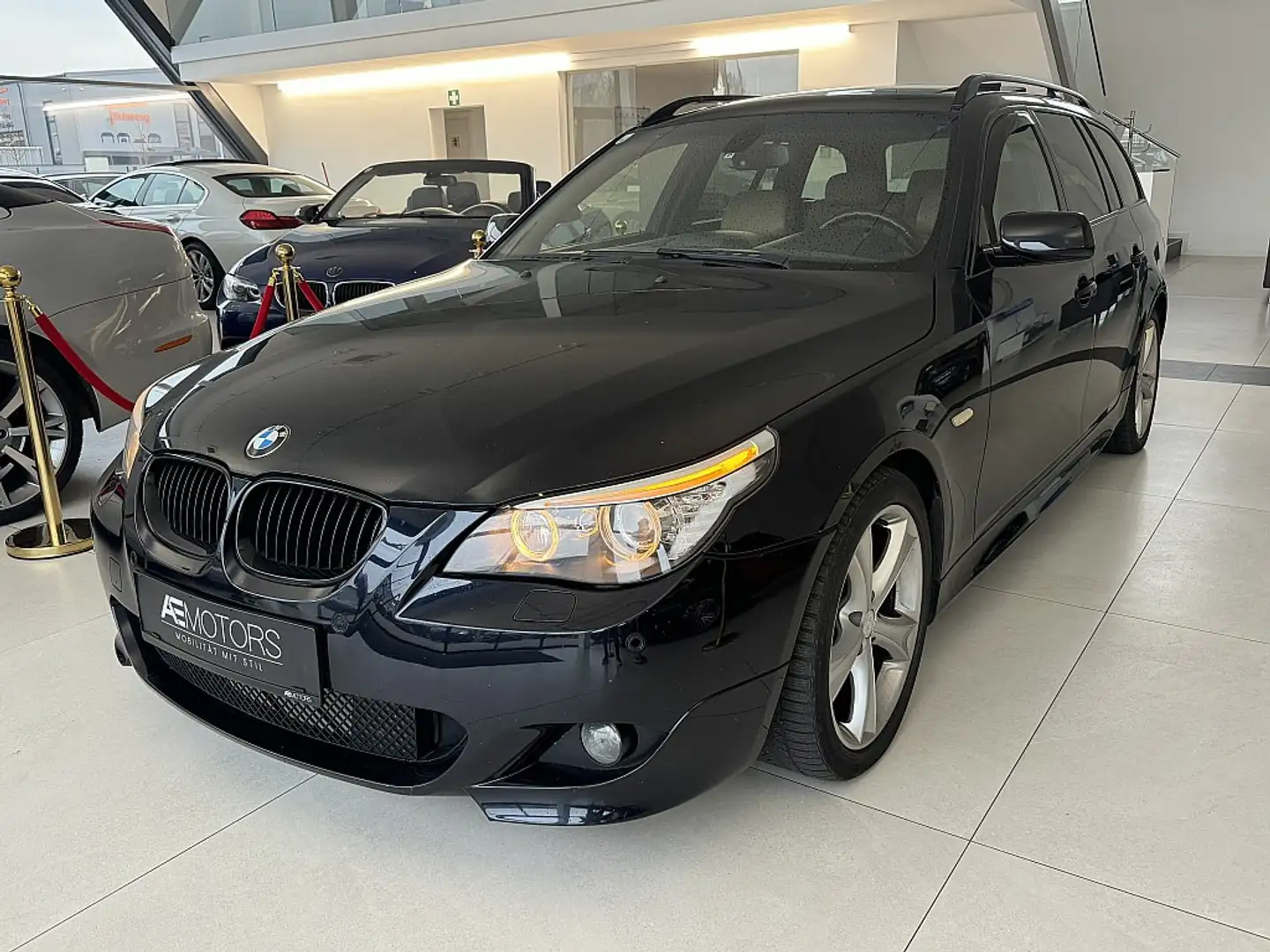 BMW 525 525d Touring Aut. *M-PAKET*PANO*KREDIT-GARANTIE* Schwarz - 2
