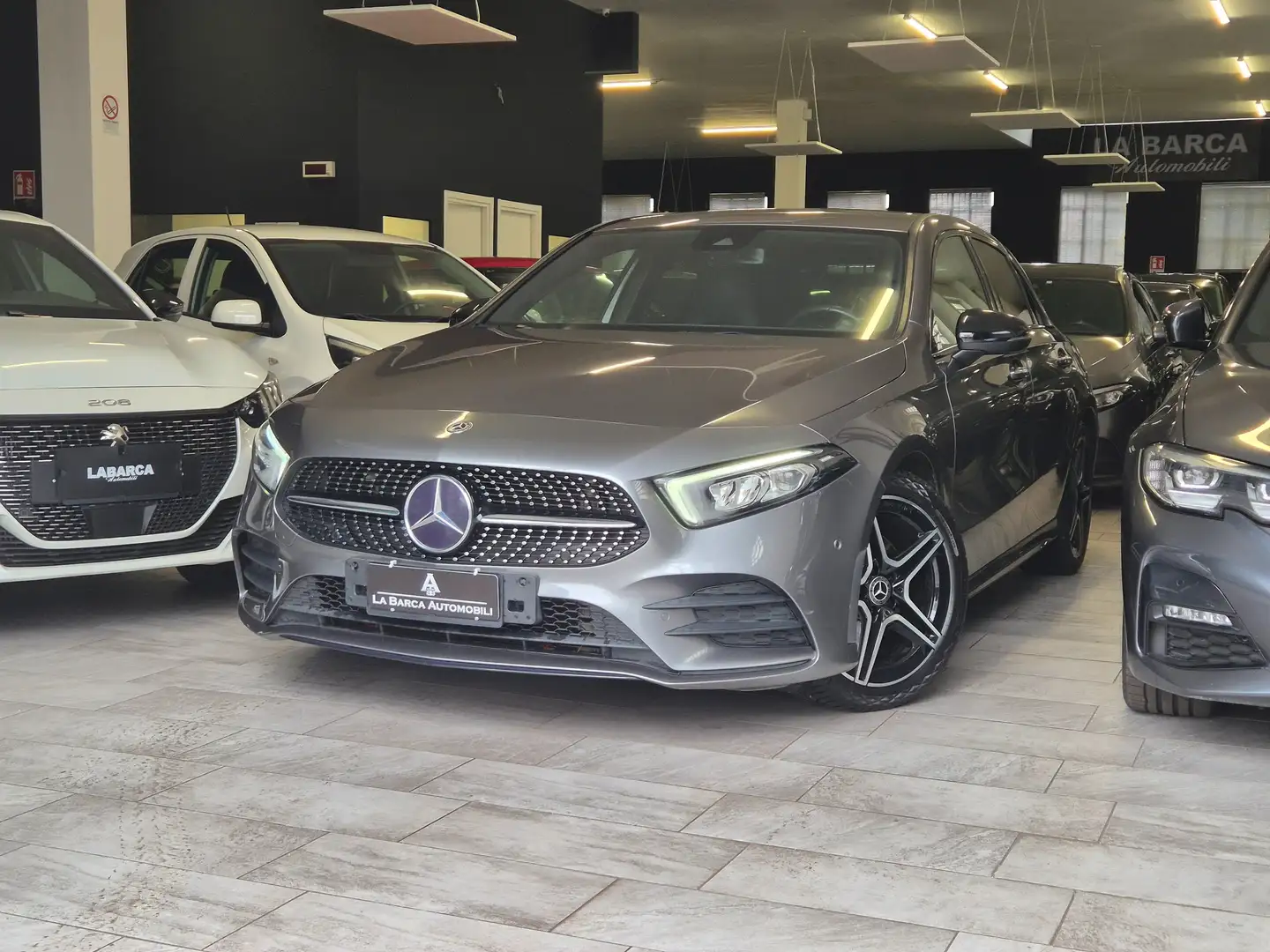 Mercedes-Benz A 180 A 180 d Premium Gris - 1