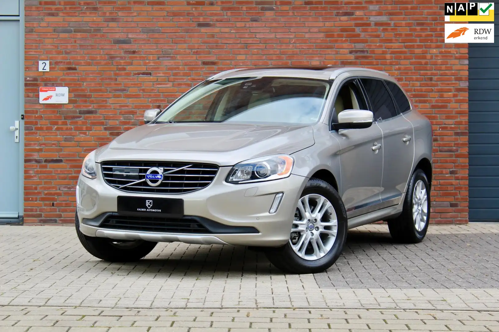 Volvo XC60 2.0 T5 | VOL OPTIES ! | PANO ACC HARMAN KEYLESS Grijs - 1