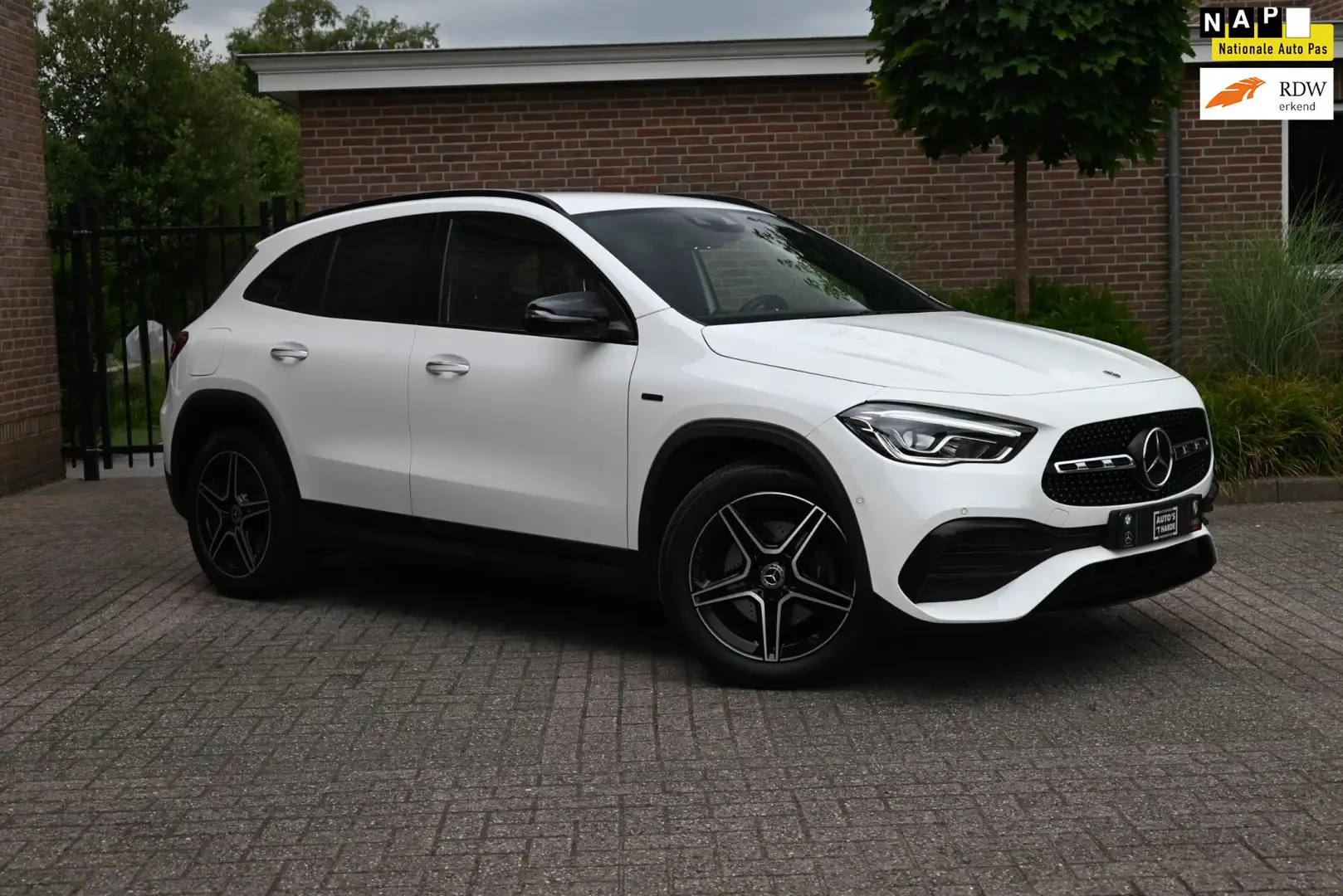 Mercedes-Benz GLA 250 e Business Solution AMG Limited Adaptive Keyless C Wit - 1
