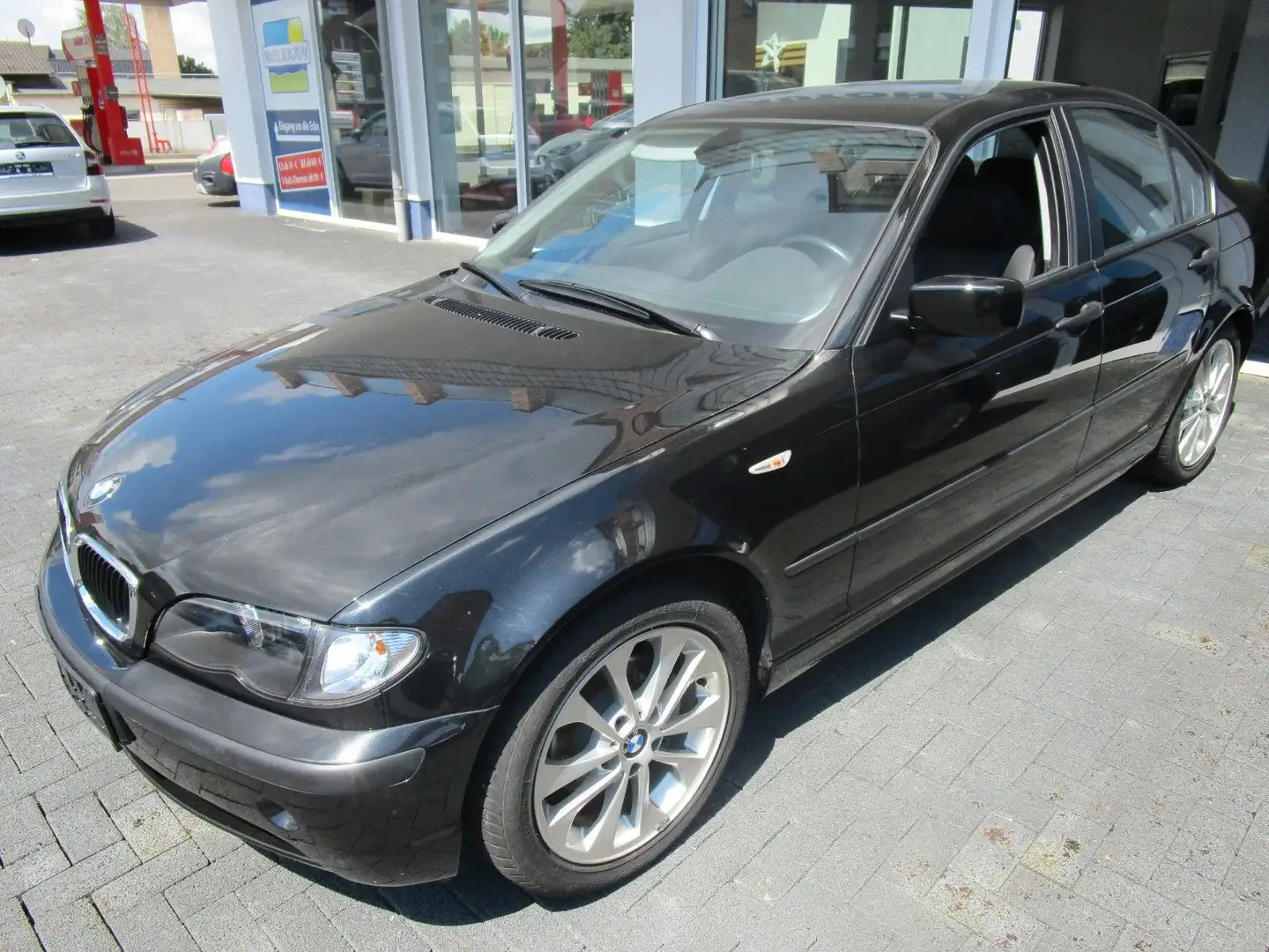BMW 318 d 1.Hand erst 8300 KM!!!! Wie Neu!!! Schwarz - 1