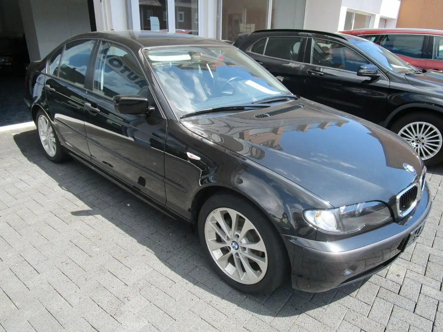 BMW 318 d 1.Hand erst 8300 KM!!!! Wie Neu!!! Schwarz - 2