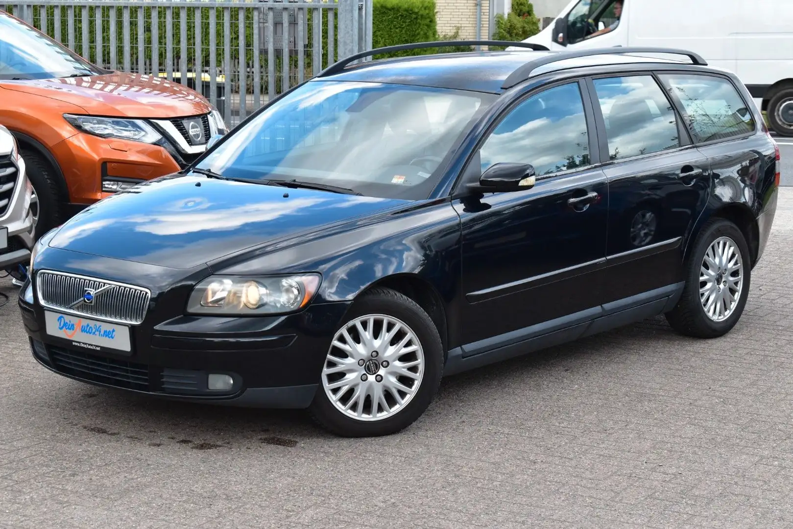 Volvo V50 Kombi 2.0 D Summum Leder| Klimaaut.| Si-Hzg Negro - 1