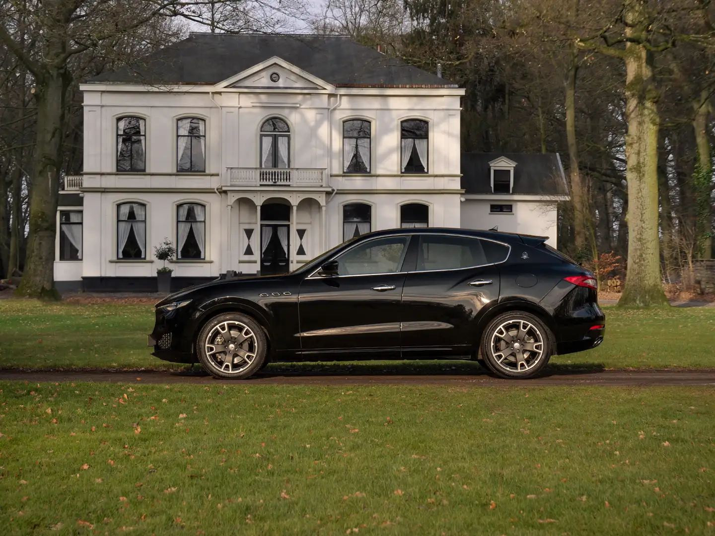 Maserati Levante 3.0 V6 D AWD GranLusso | Luchtvering | Adapt. crui Fekete - 1