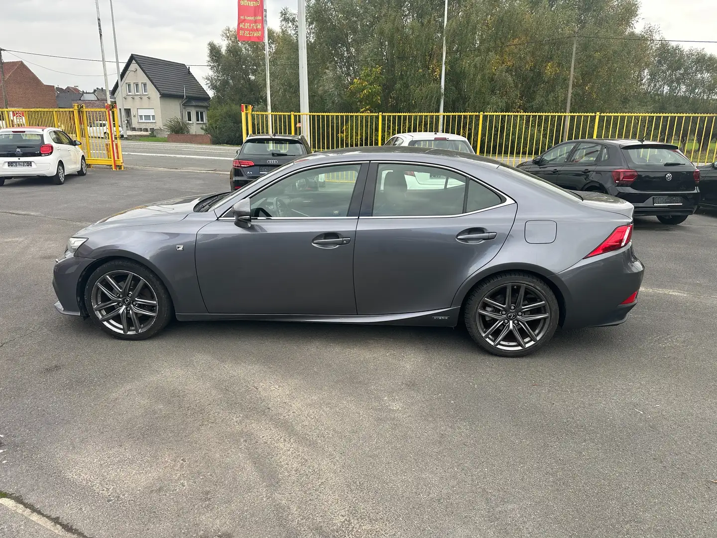 Lexus IS 300 IS 300h 2.5i F-Sport Line E-CVT Šedá - 2