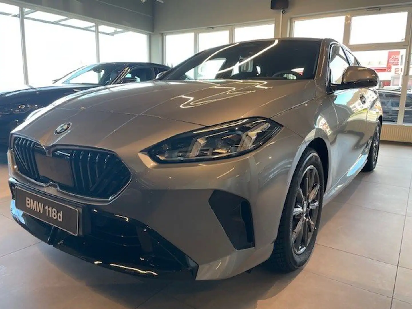 BMW 118 118d 5-Türer M-Sportpaket F70 B47 Grau - 1