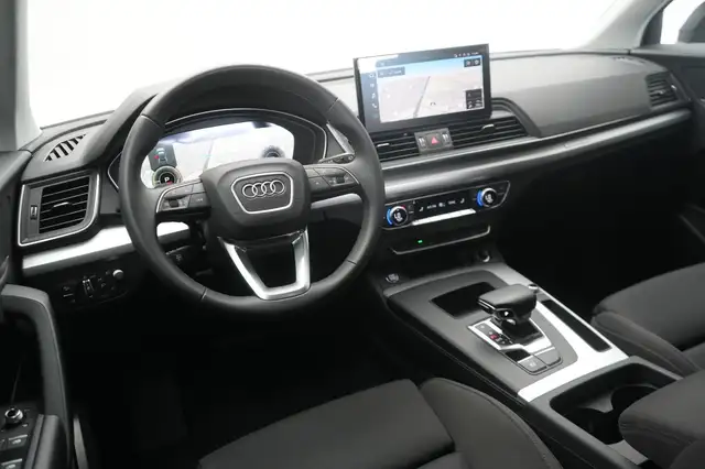 Audi Q5 view 14