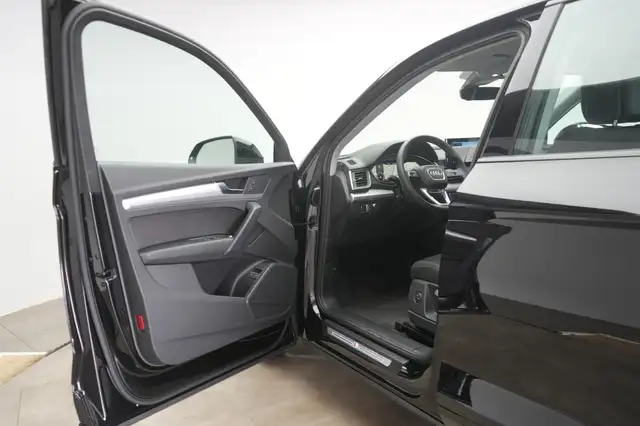 Audi Q5 view 12