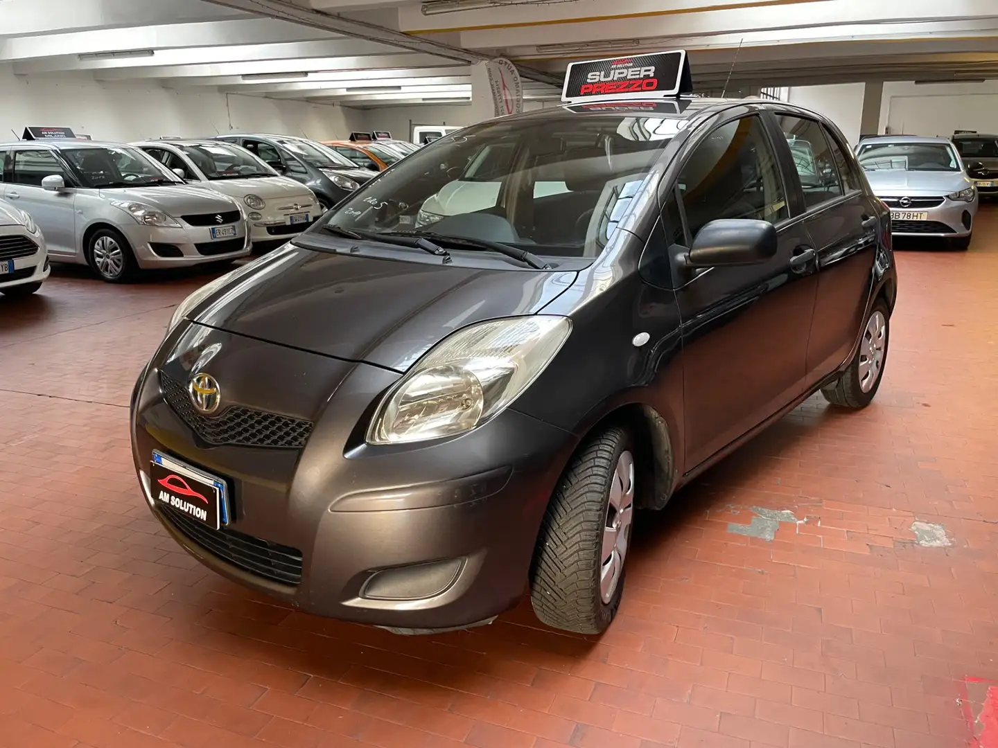 Toyota Yaris Yaris 1.0 Neopatentati Euro 5 Grigio - 2