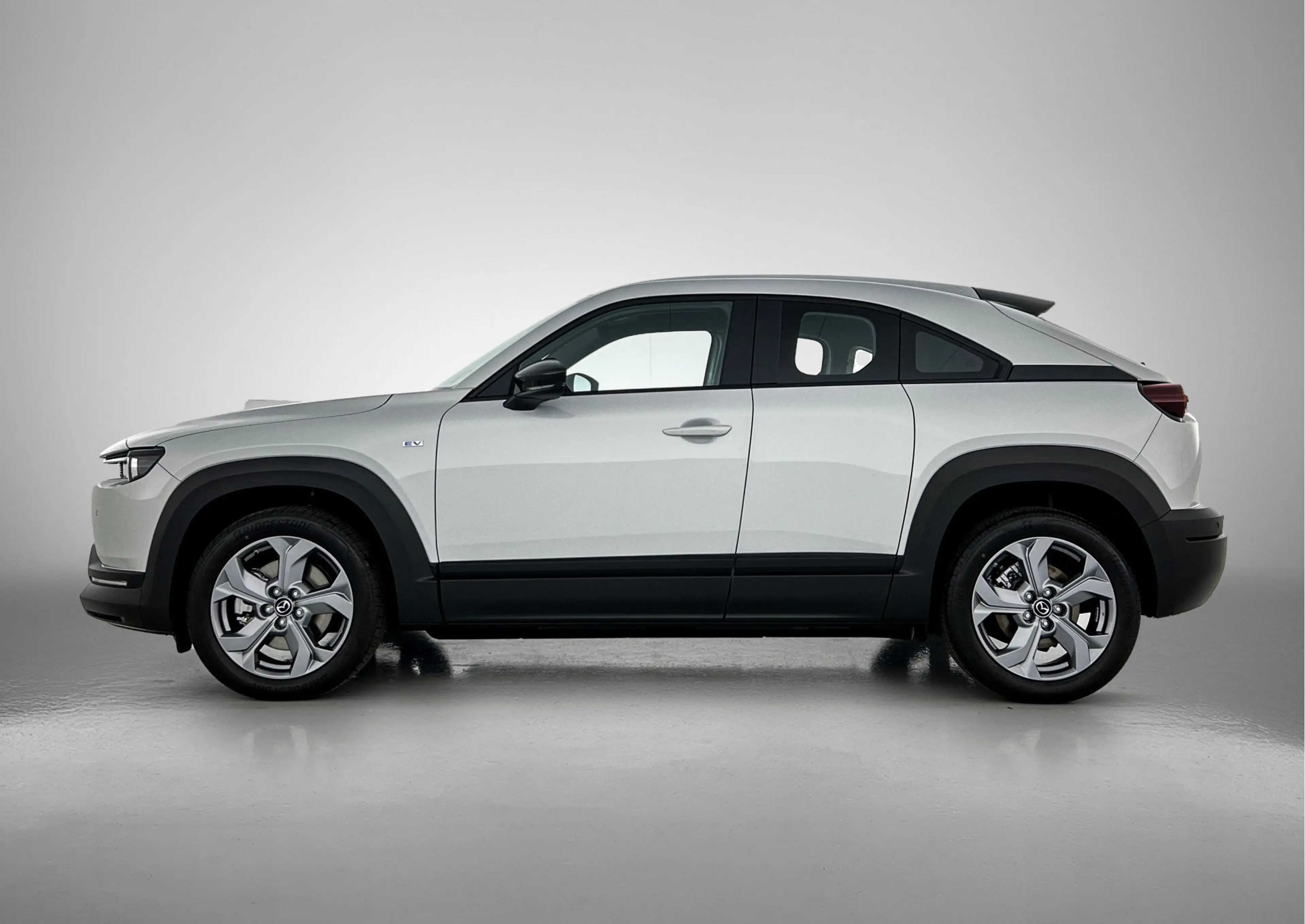 Mazda MX-30 e-SkyActiv EV 145 Exclusive-line 36 kWh — photo 3