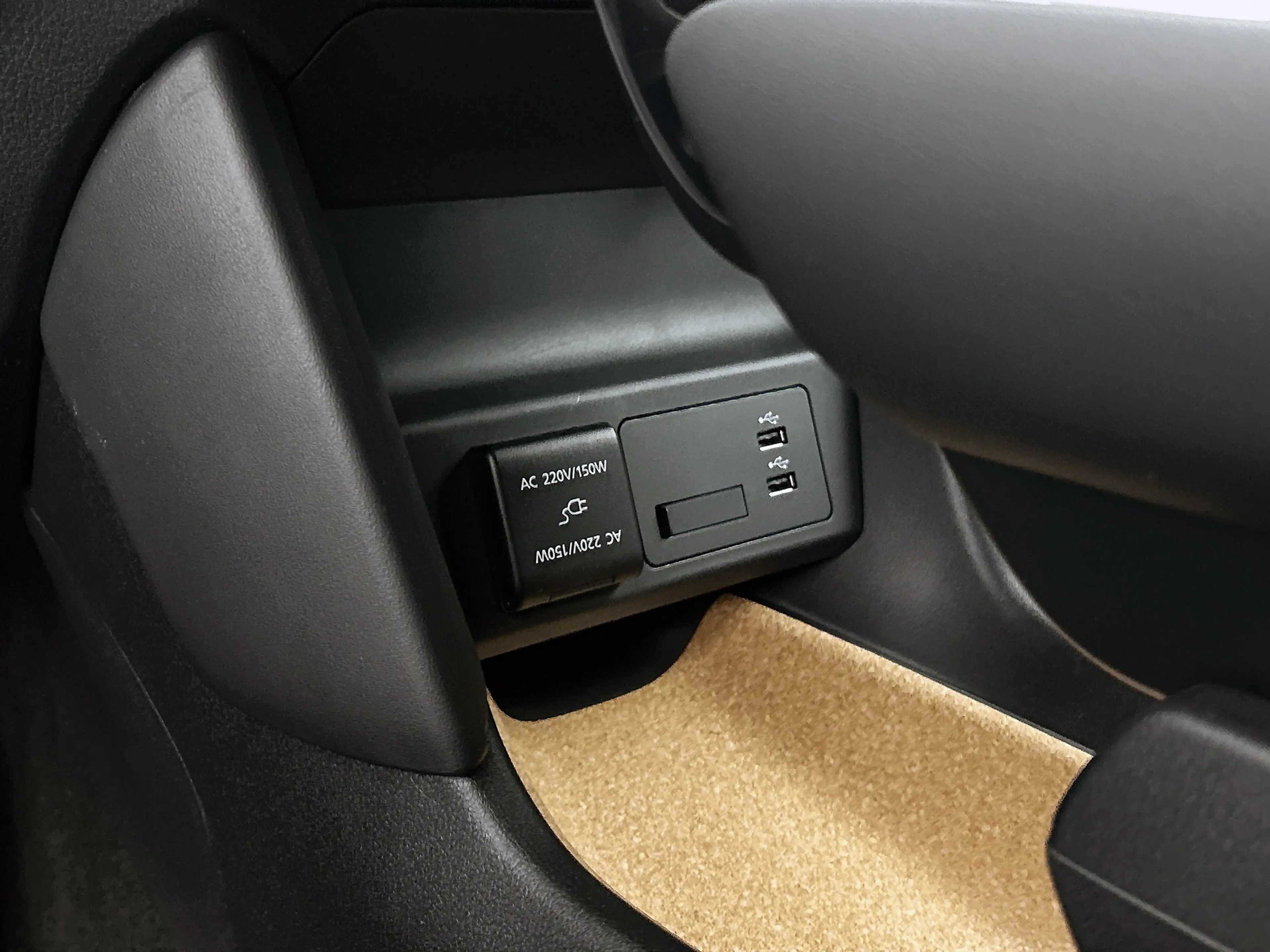 Mazda MX-30 e-SkyActiv EV 145 Exclusive-line 36 kWh — photo 12
