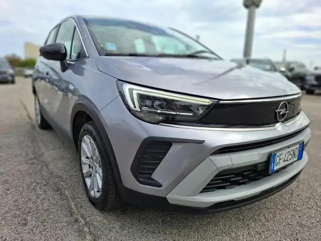 Opel Crossland X view 3