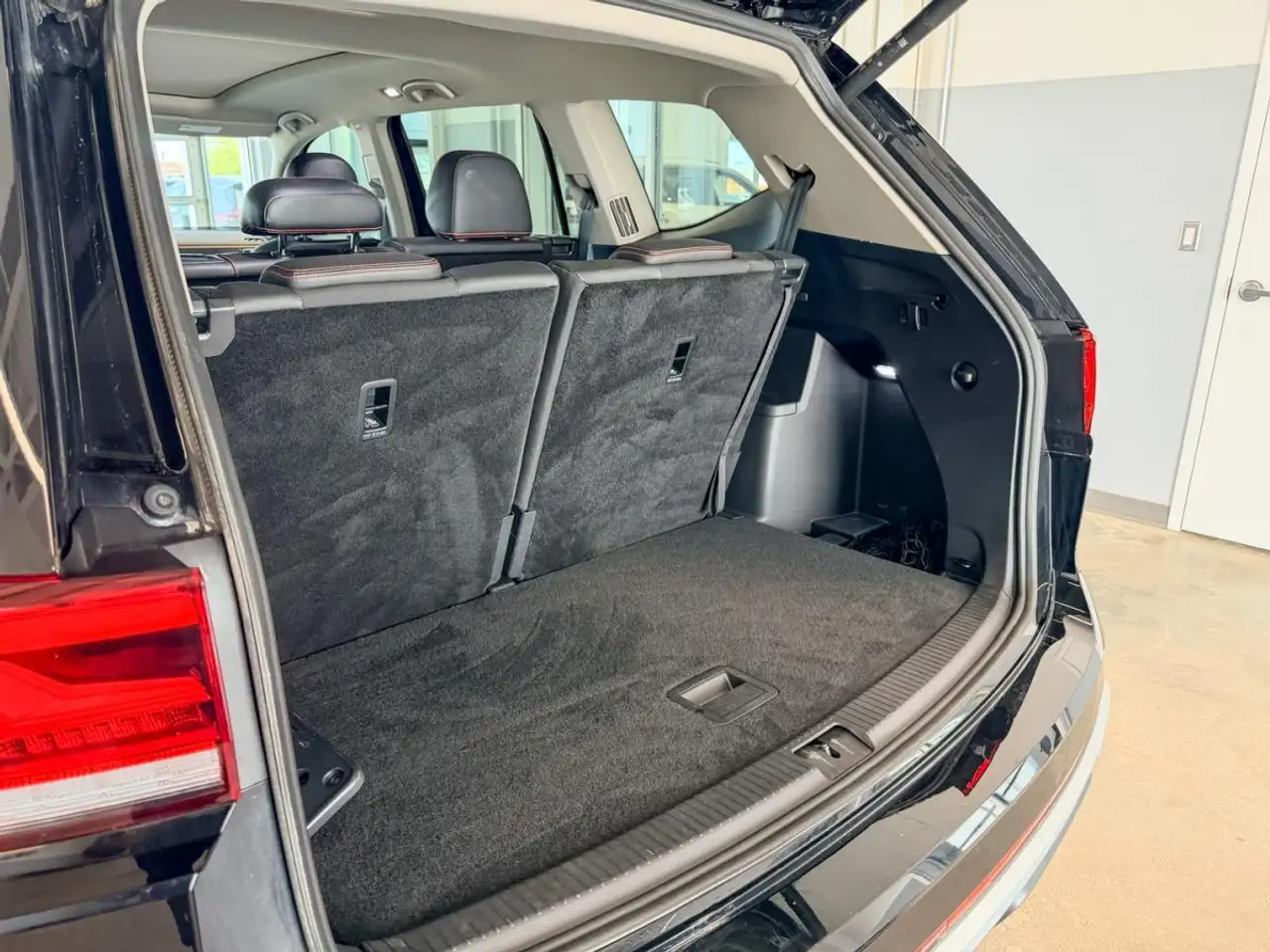 Volkswagen Atlas photo Volkswagen Atlas