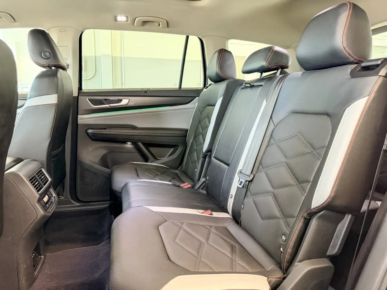 Volkswagen Atlas photo Volkswagen Atlas