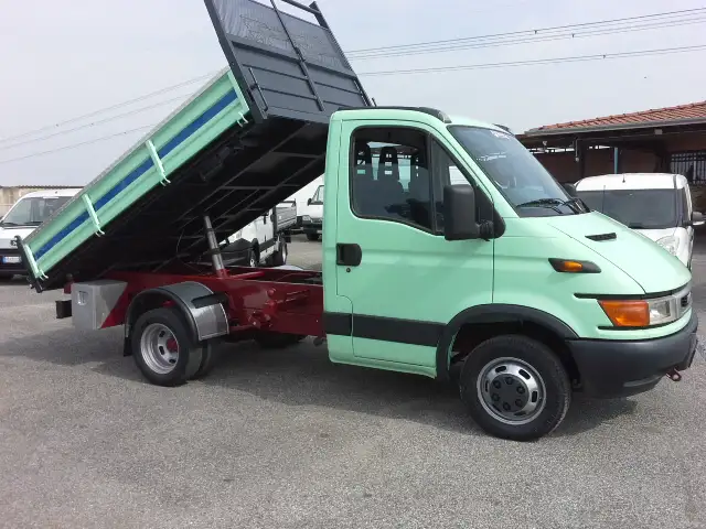 Iveco Daily 2.8 TDI CASSONE RIBALTABILE TRILATERALE 3 posti