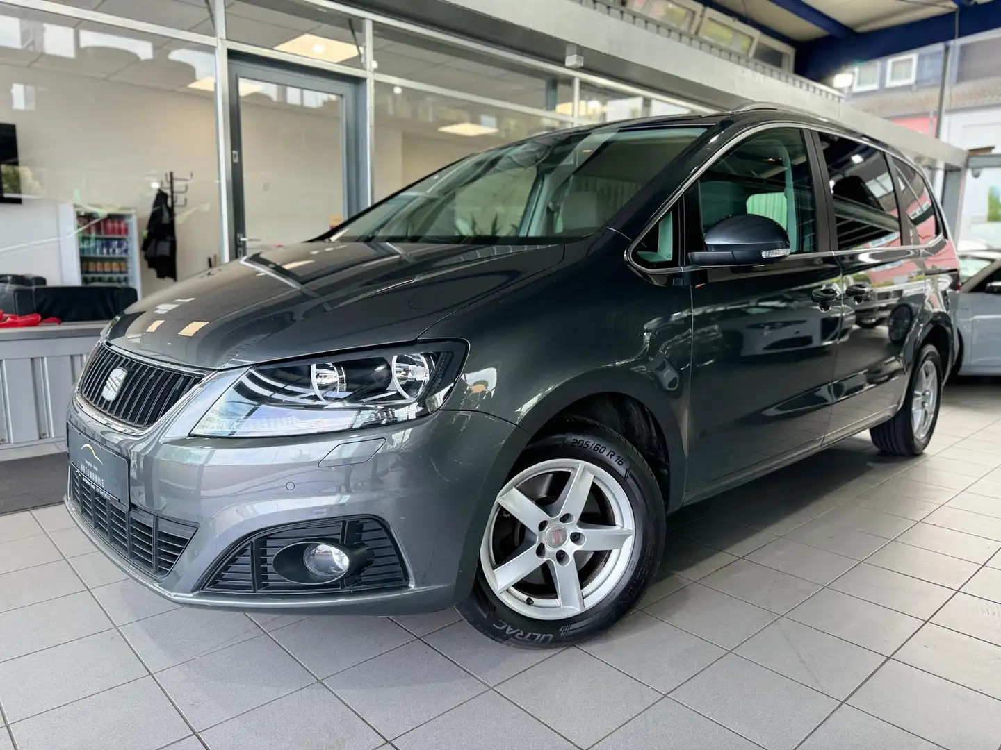 SEAT Alhambra Style 2.0TDI DSG 7-SITZER NAVI AHK KAM Gris - 2