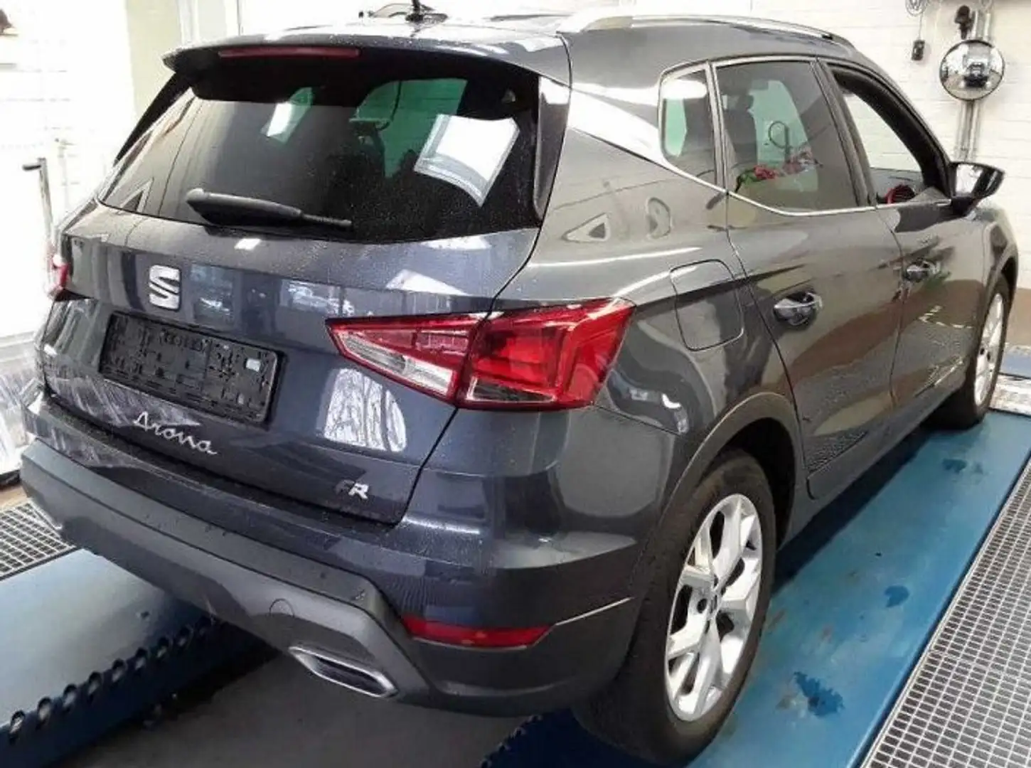 SEAT Arona 1.0 TGI FR 90cv FullLed Restyling My22 Grigio - 2