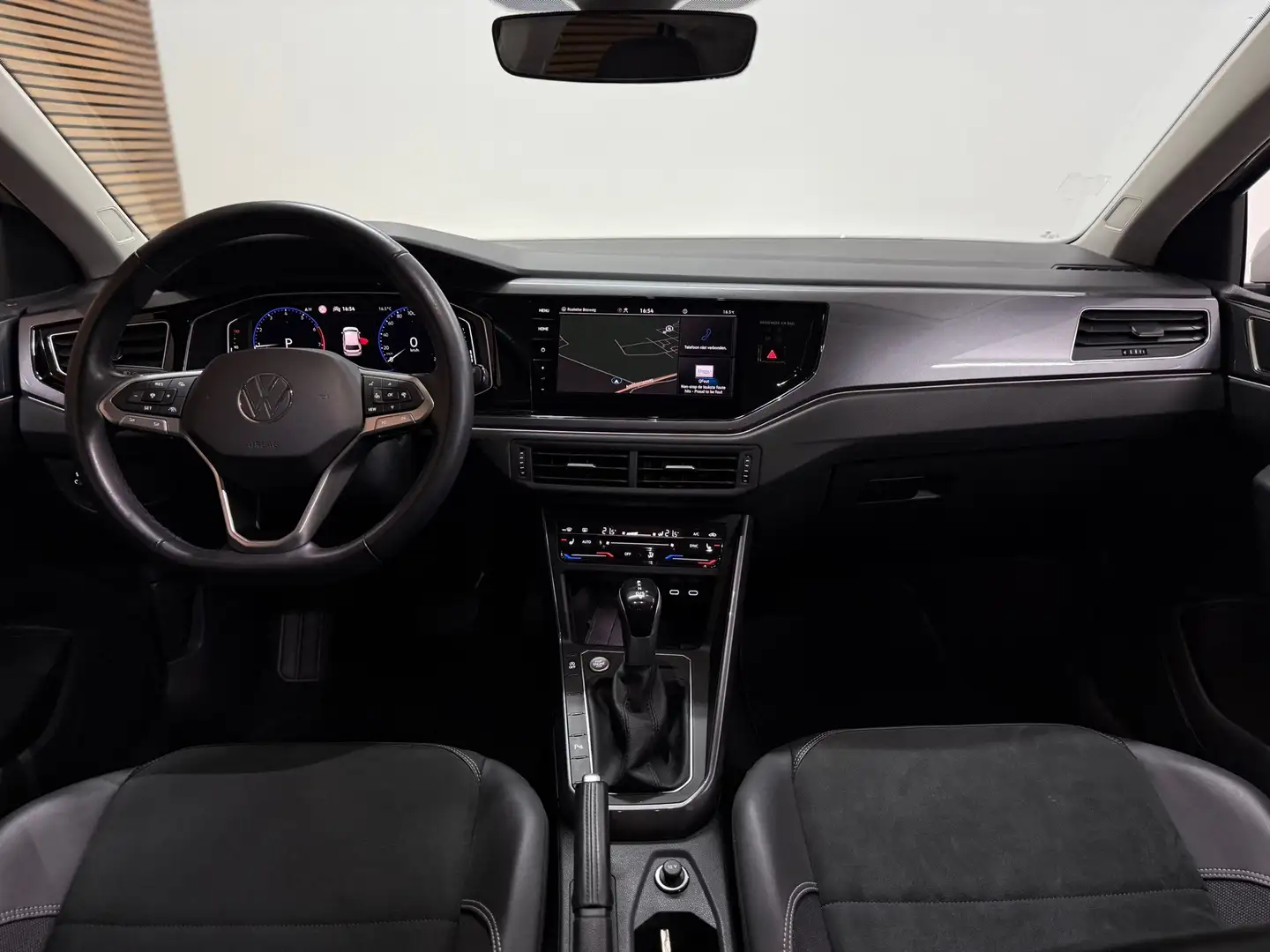 Volkswagen Polo 1.0 TSI Style | IQ.Light | Adaptive Cruise | Navig Beige - 2