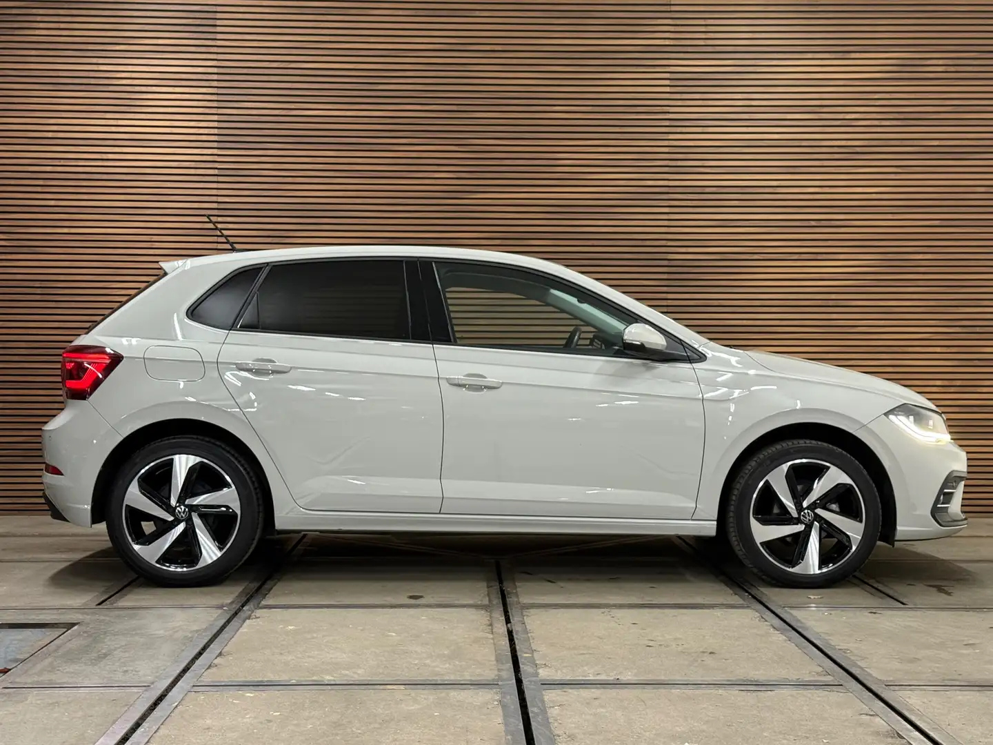 Volkswagen Polo 1.0 TSI Style | IQ.Light | Adaptive Cruise | Navig Beige - 2