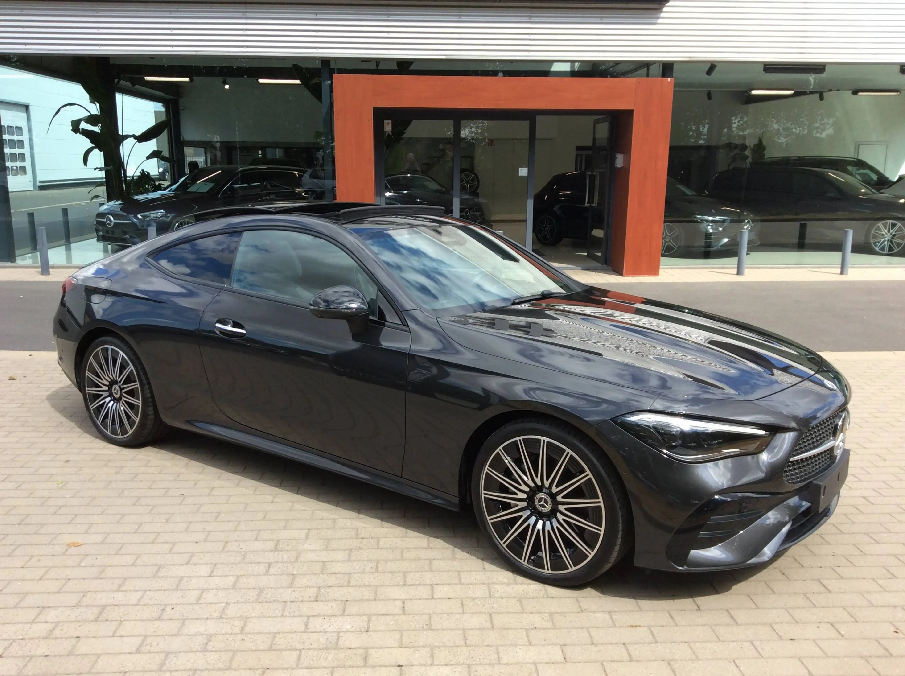Mercedes-Benz CLE 200 Coupé AMG Line * Pano * 360° camera * Head-up * Apple carplay * Android auto * Distronic — photo 2