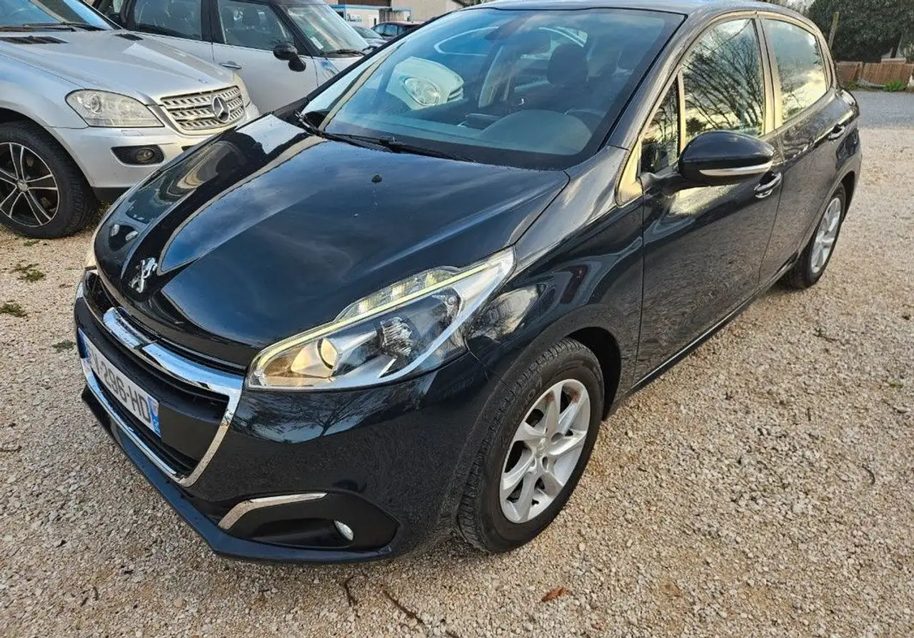 Peugeot 208 1.2 puretech 82 cv 2017 garantie 10 ans 