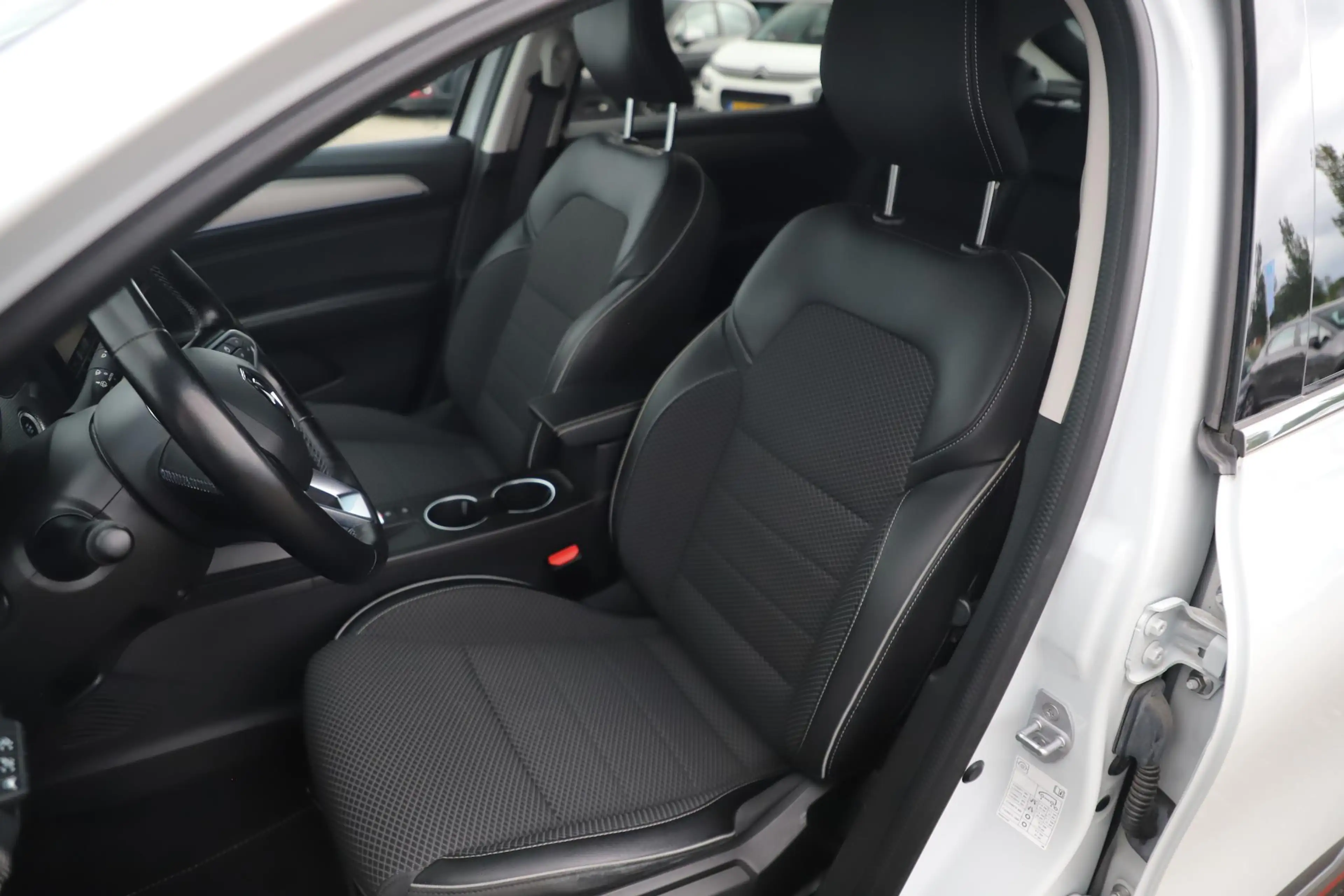 Renault Arkana 1.6 E-Tech Hybrid 145 Intens Automaat Bodykit Lede — photo 6