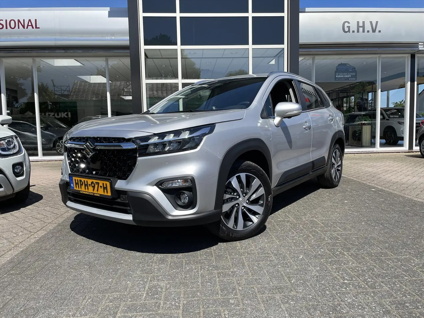 Suzuki S-Cross 1.5 Hybrid 115PK Automaat Style | 6 jaar garantie Grau - 1