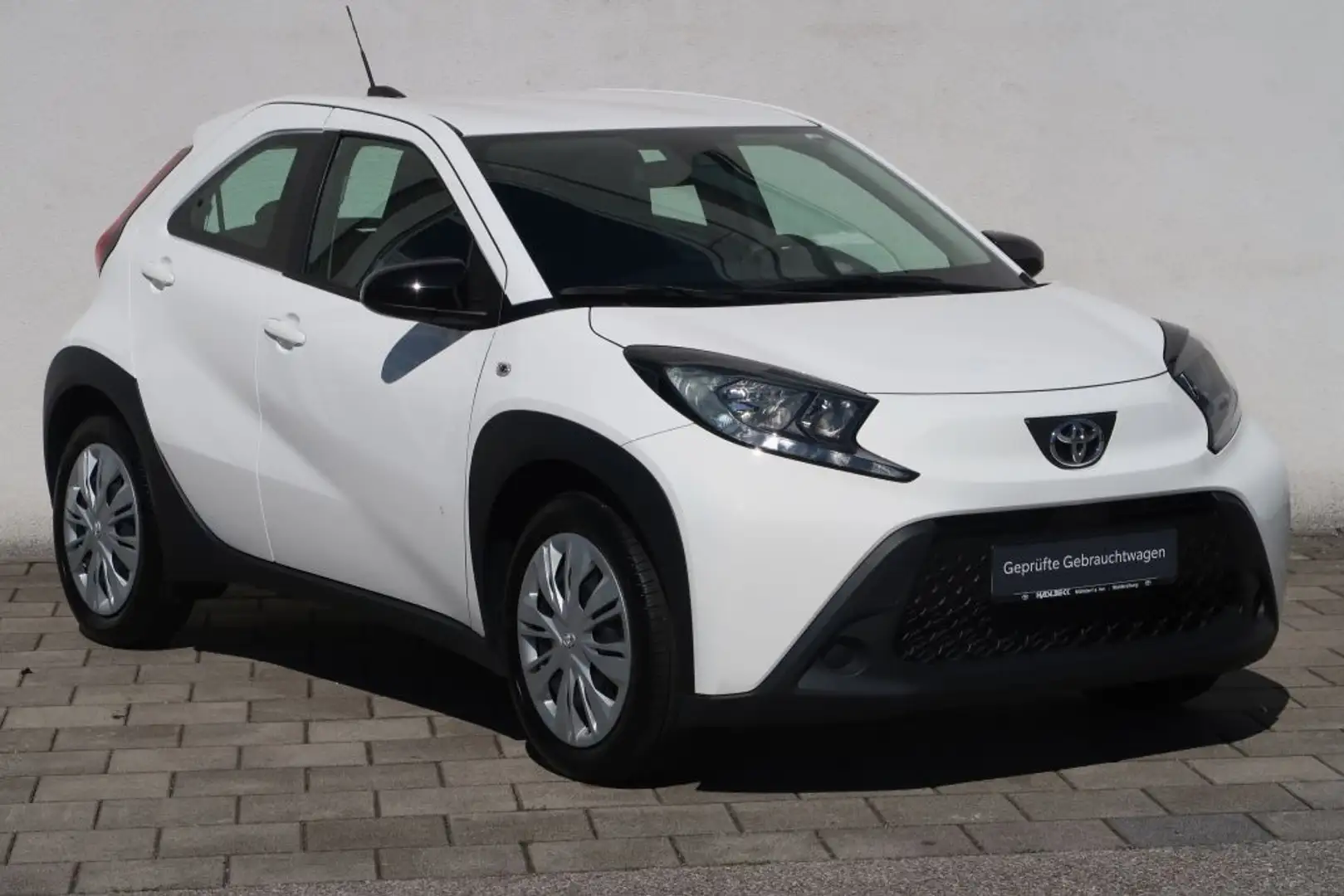 Toyota Aygo X Play Weiß - 2