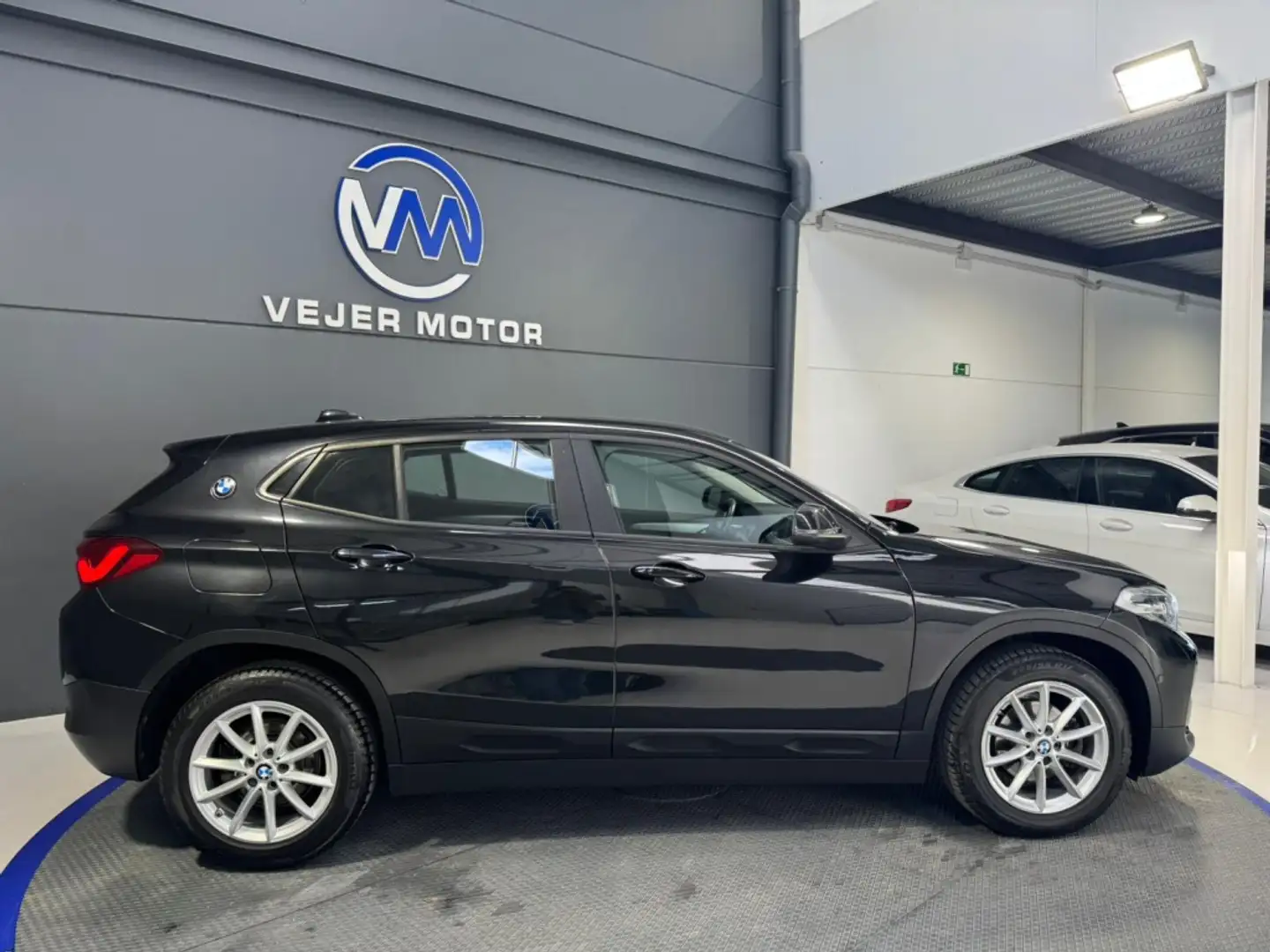 BMW X2 sDrive 16d Business Negro - 2