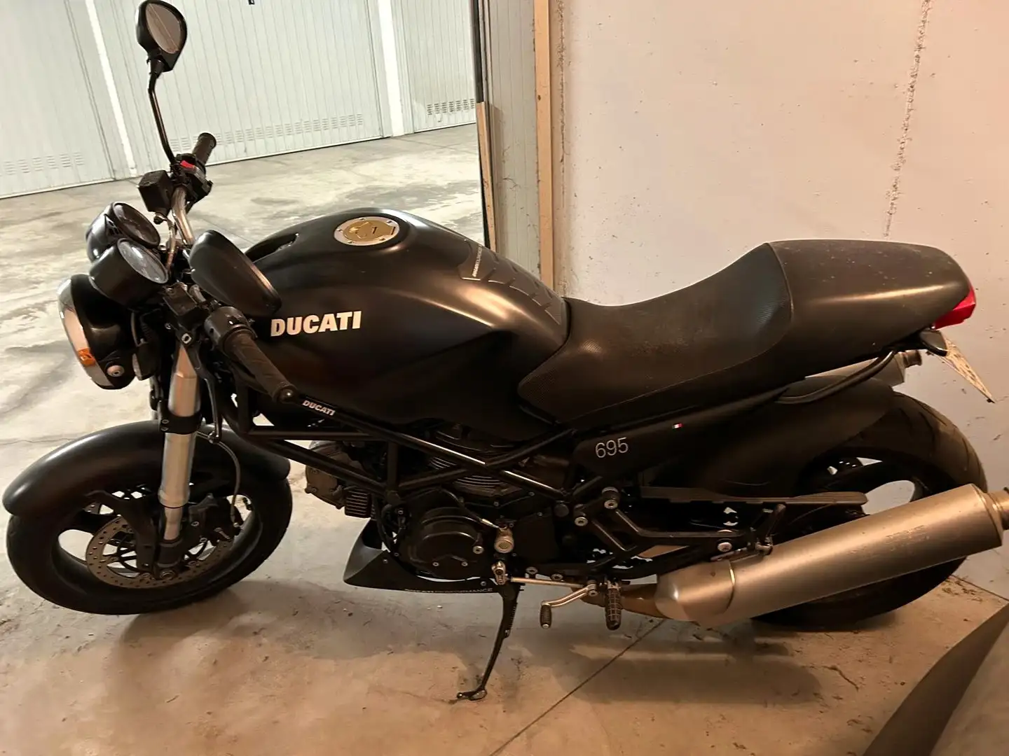Ducati Monster 695 Negro - 1