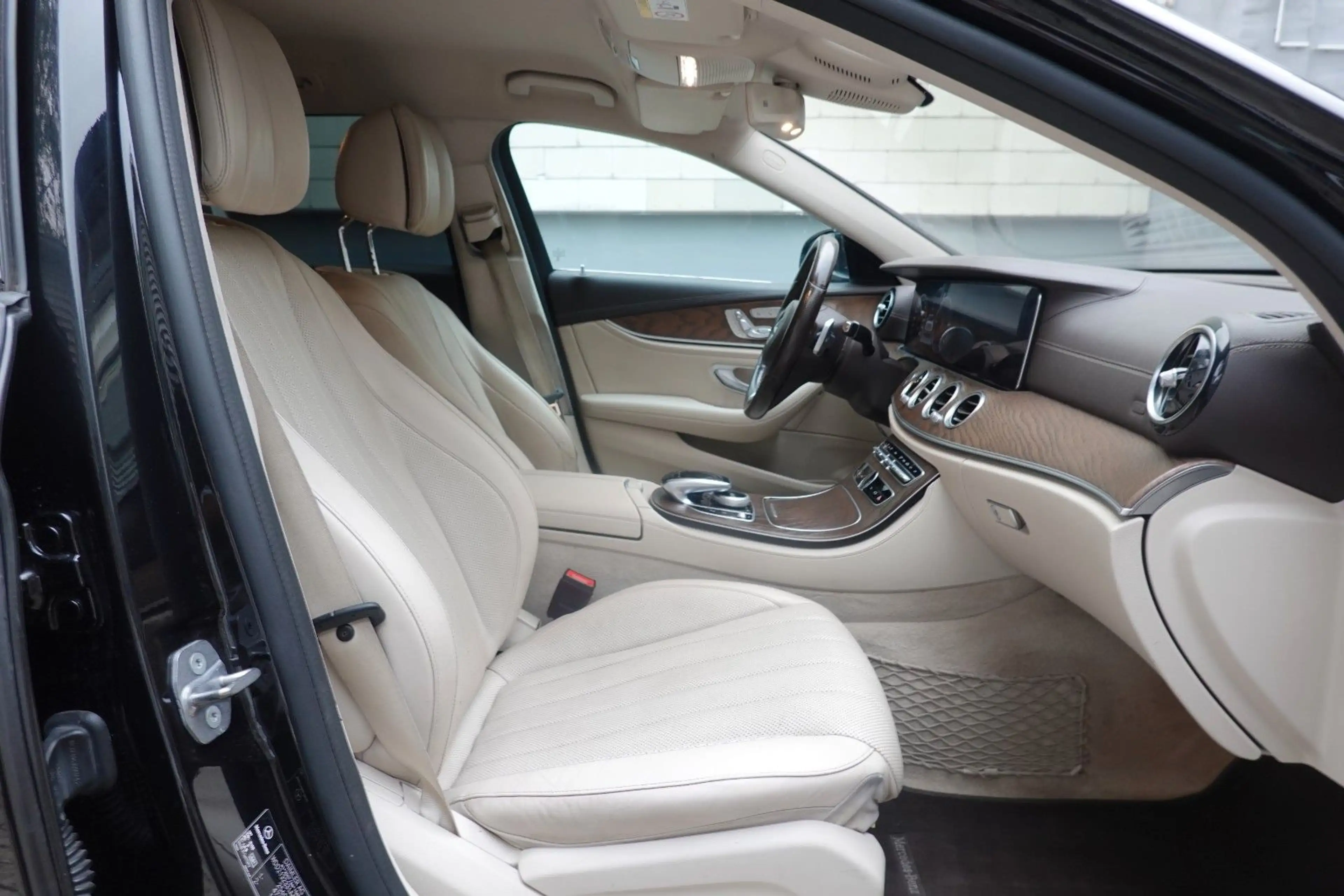 Mercedes-Benz E 350 AMG Massage Softclose Distronic Kamera — photo 15