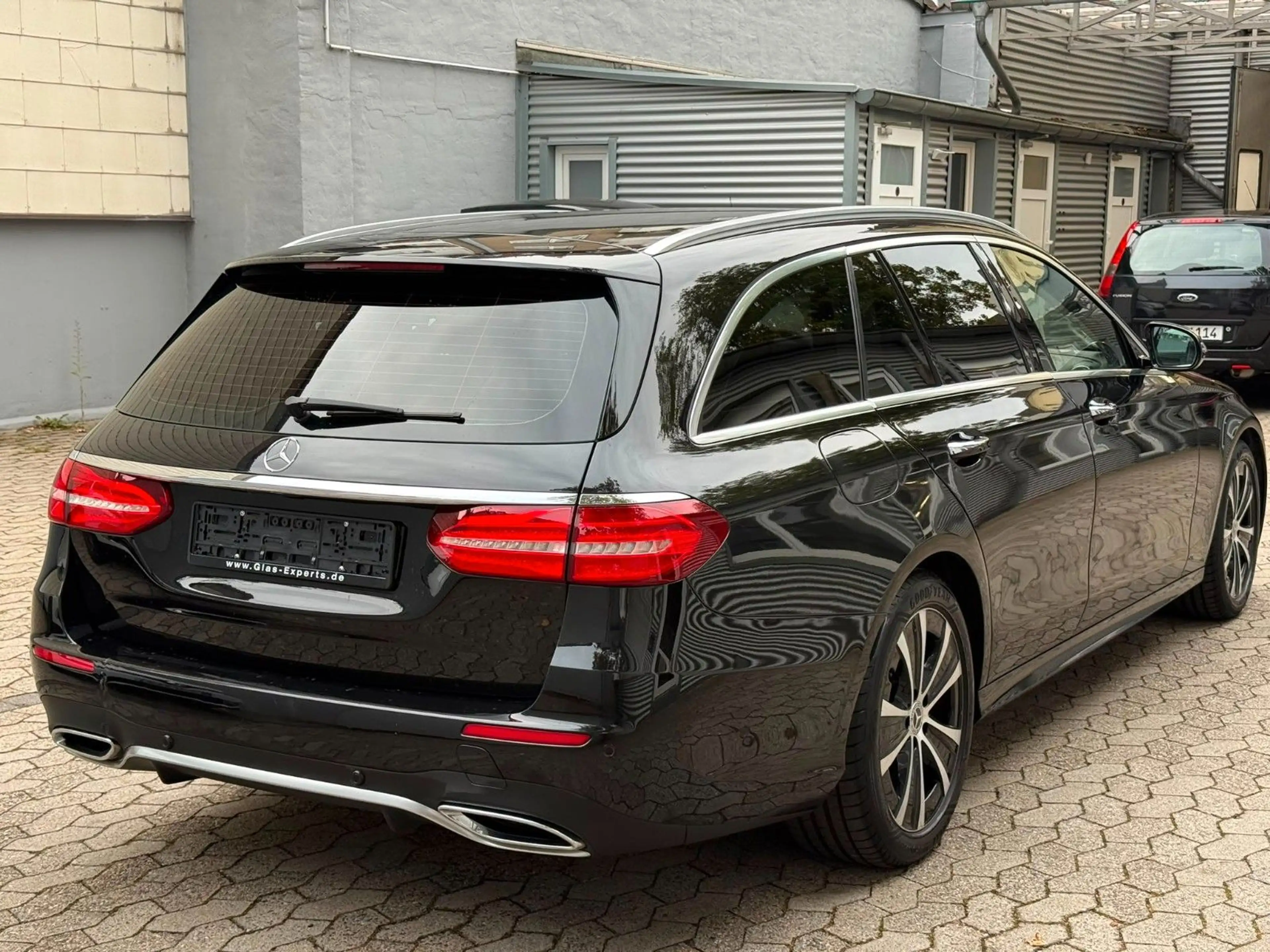 Mercedes-Benz E 350 AMG Massage Softclose Distronic Kamera — photo 3