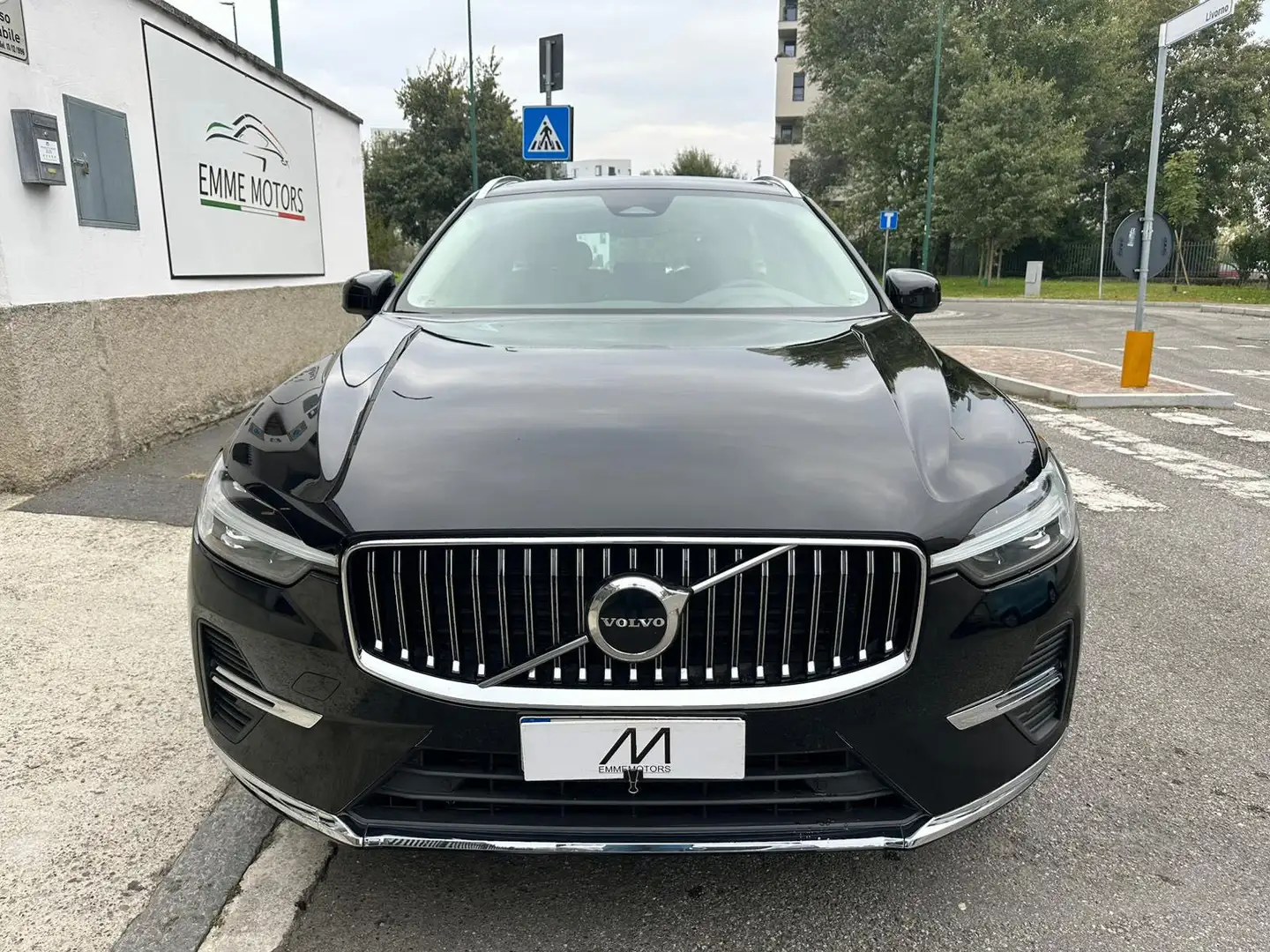Volvo XC60 T6 PHEV obc 3,7kW Inscr. Expres. awd AUT/NAV/TETTO Nero - 2