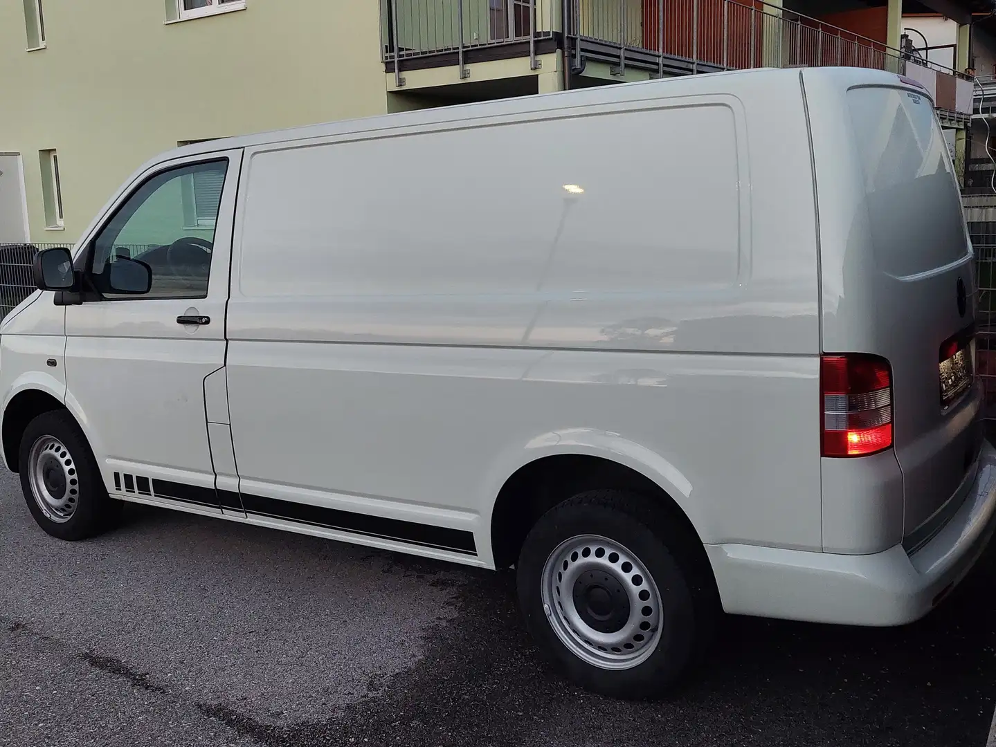 Volkswagen T5 Blanc - 1