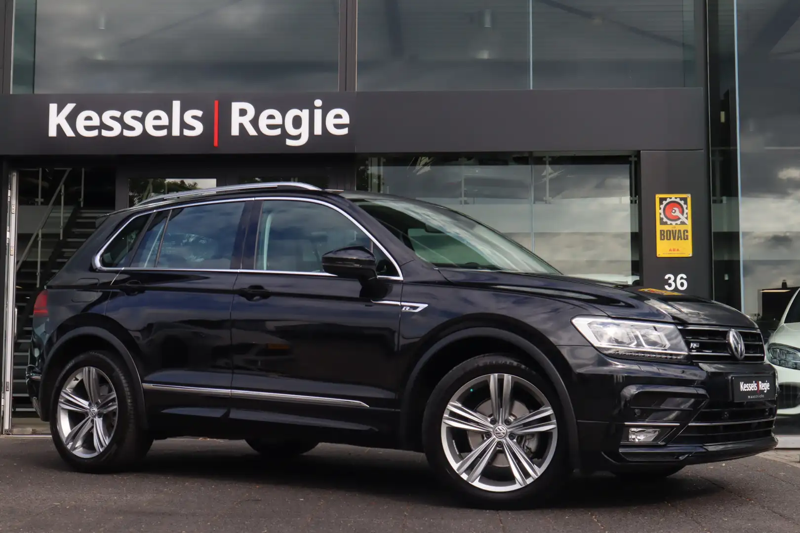 Volkswagen Tiguan 1.4 TSI R-Line Leer Virtual LED Zwart - 2