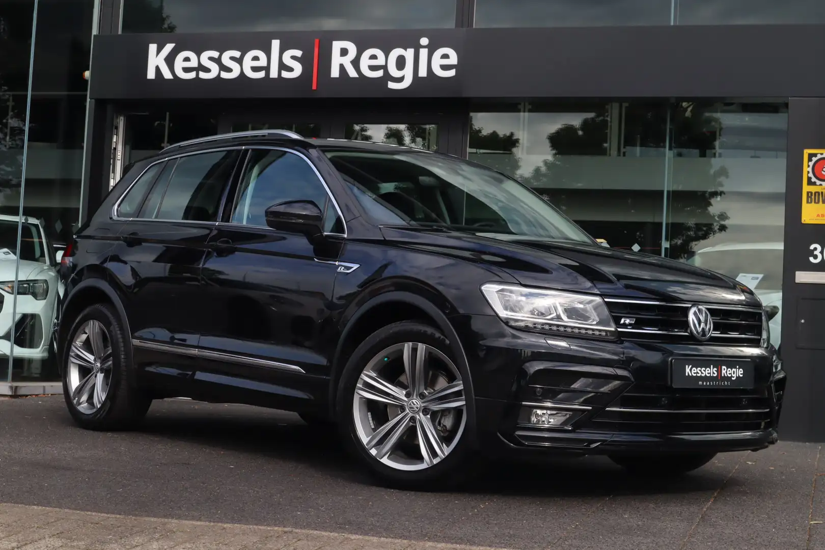 Volkswagen Tiguan 1.4 TSI R-Line Leer Virtual LED Zwart - 1