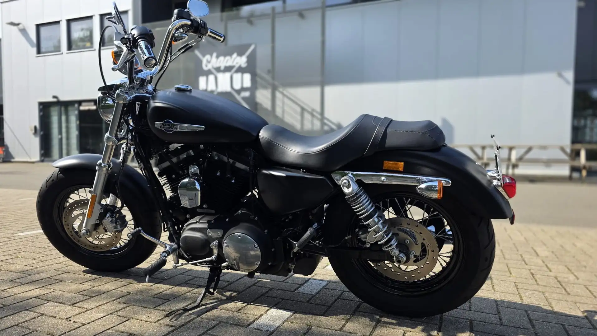 Harley-Davidson XL 1200 Custom Negro - 2