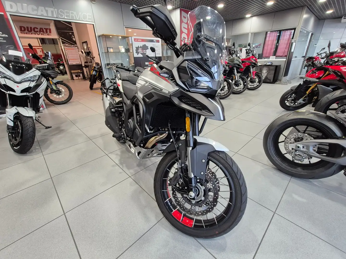 Benelli TRK 702 Morbidelli 1002 Bianco - 2