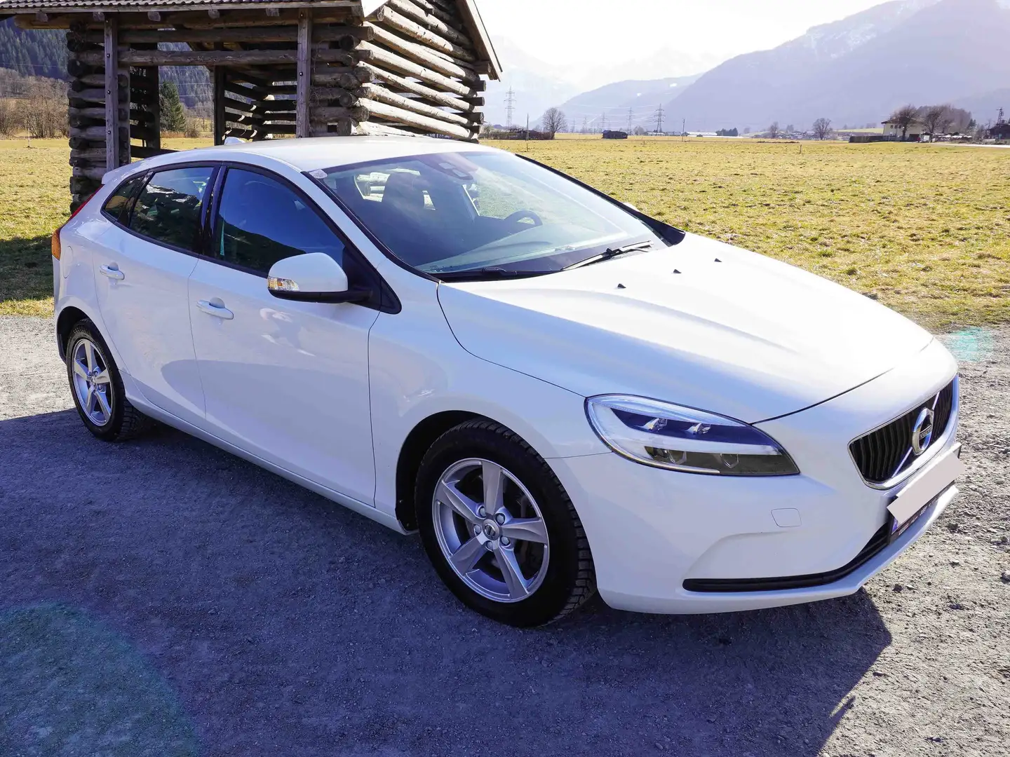 Volvo V40 V40 T2 Kinetic Geartronic Kinetic Weiß - 1