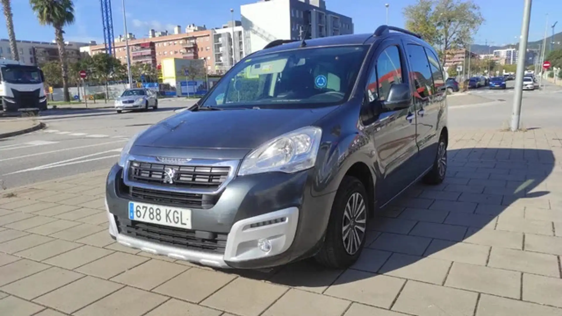 Peugeot Partner Tepee 1.6BlueHDI Adventure Ed. 100 Gris - 1