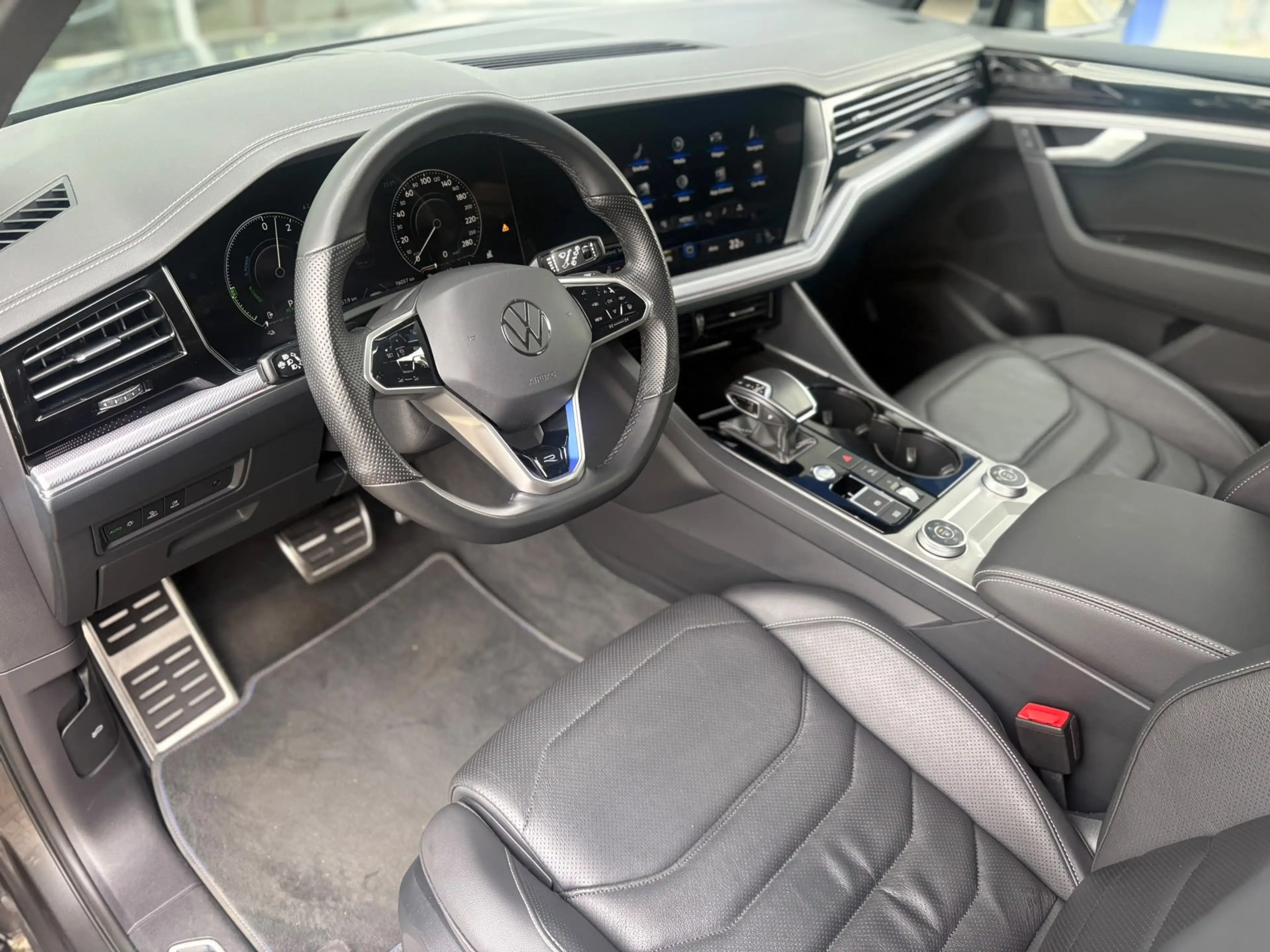 Volkswagen Touareg 3.0 TSi Plug-In eHybrid 4MOTION R 462pk Luchtverin — photo 6