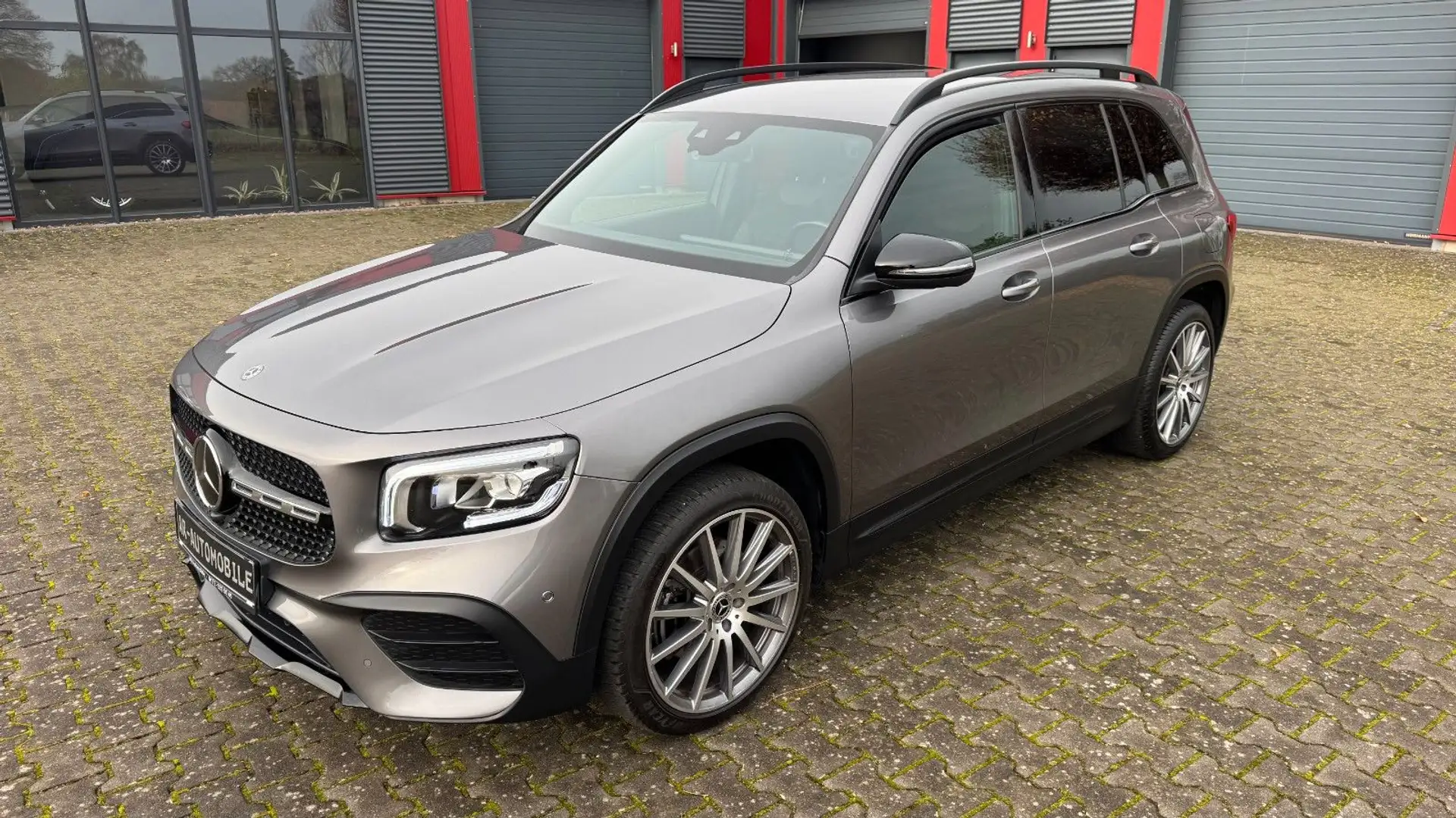 Mercedes-Benz GLB 200 AMG-LINE Standheizung LED Sound 20Zoll Grau - 1