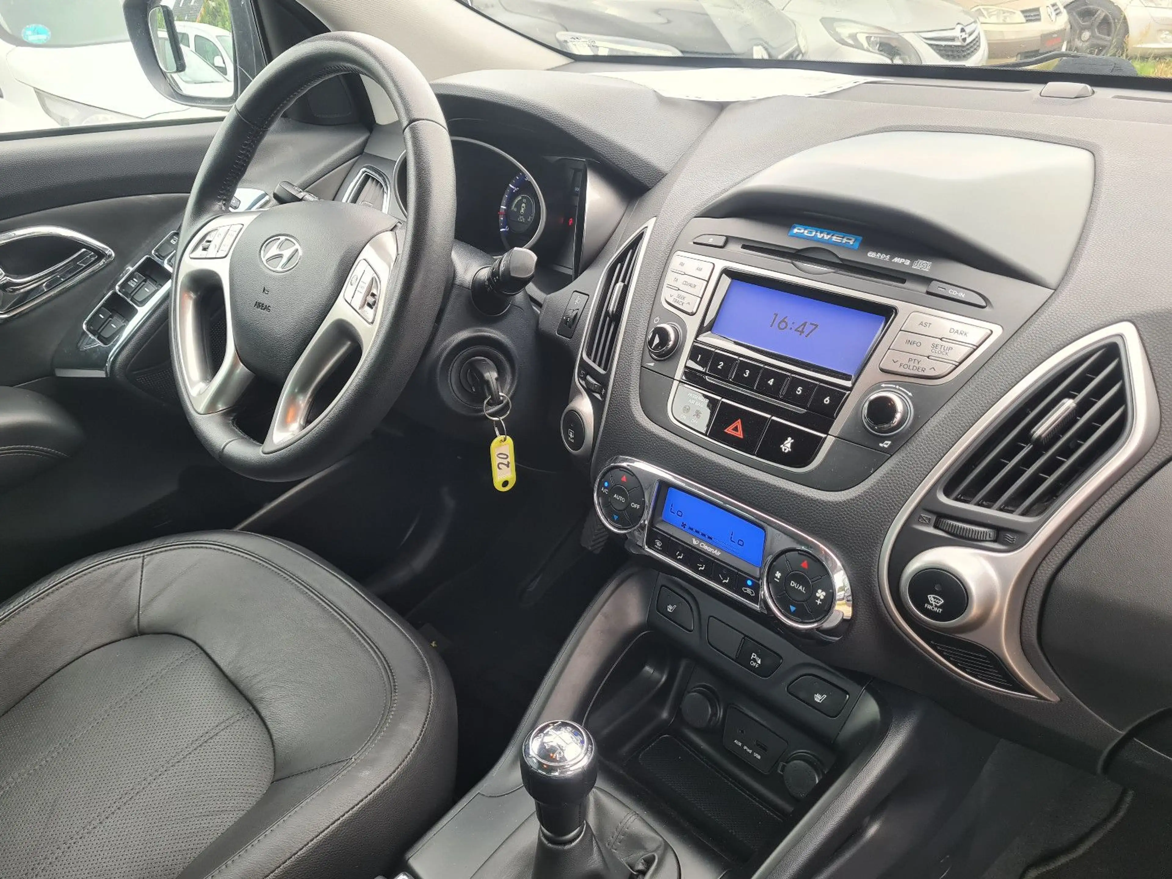 Hyundai iX35 2.0 Style 2WD * LEDER/ KLIMAAUT./ SHZ V+H * — photo 8