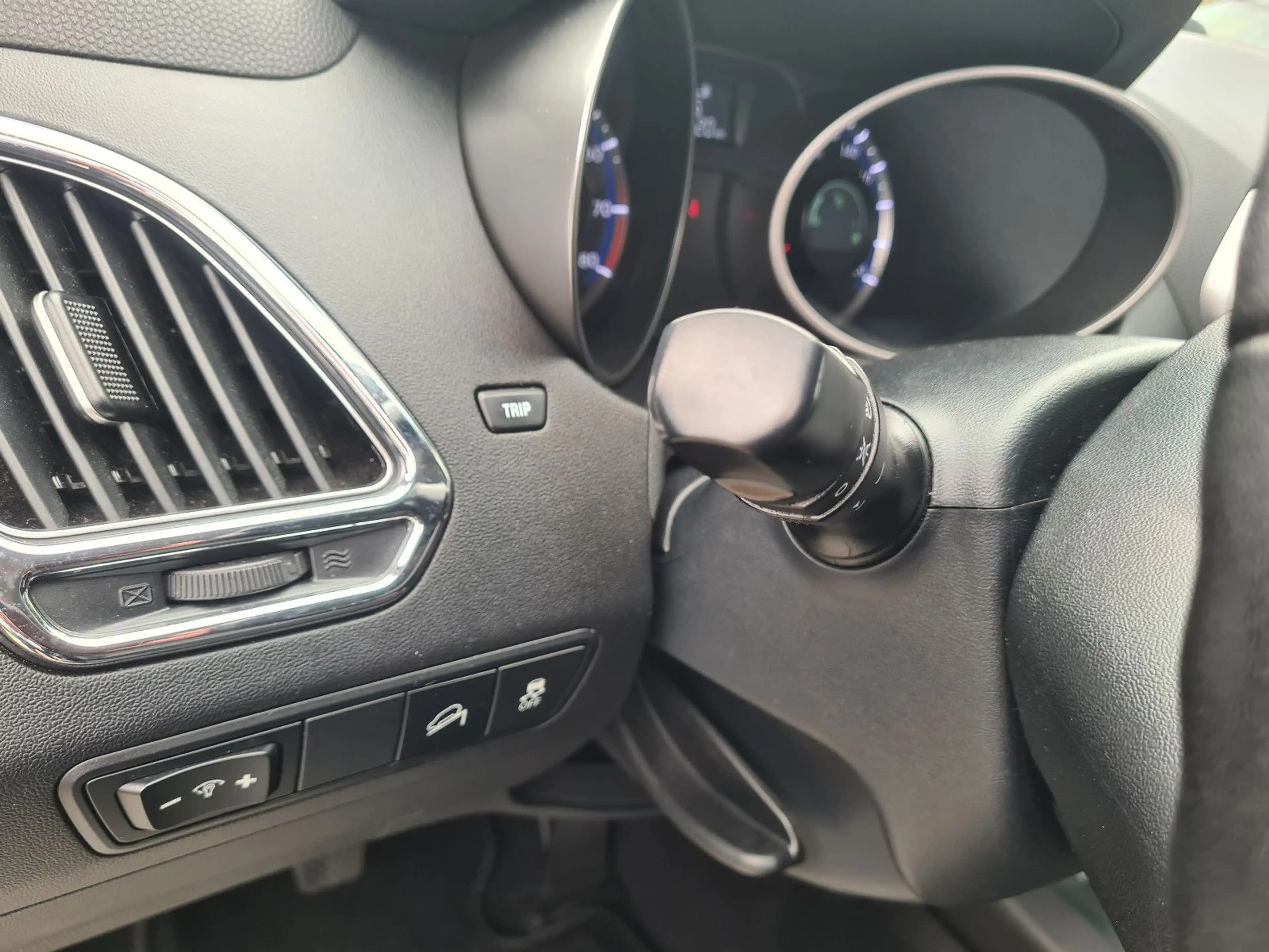 Hyundai iX35 2.0 Style 2WD * LEDER/ KLIMAAUT./ SHZ V+H * — photo 10