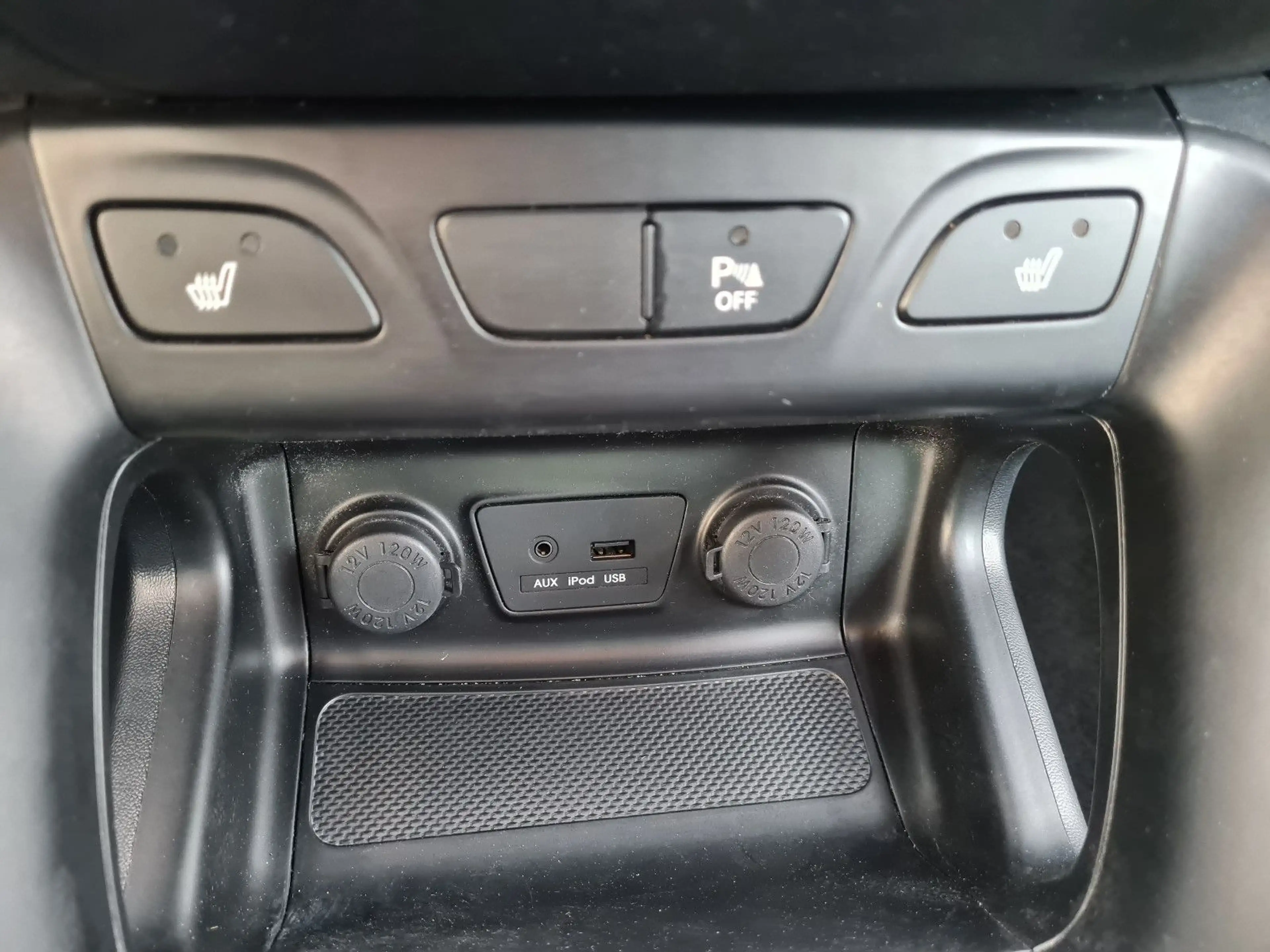 Hyundai iX35 2.0 Style 2WD * LEDER/ KLIMAAUT./ SHZ V+H * — photo 9